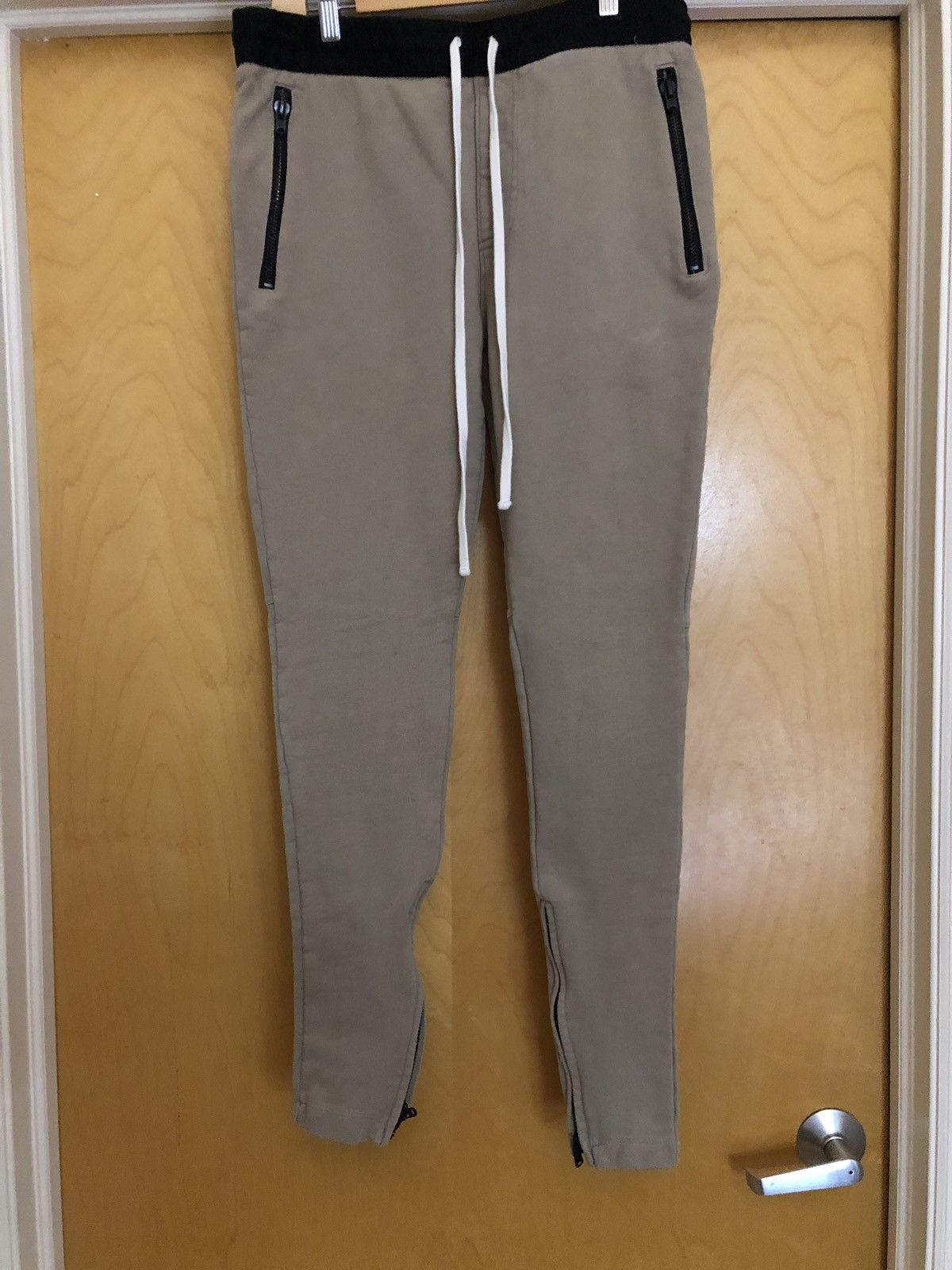 Fear of God Fear of God Chinchilla Essentials Sweatpants Size Medium Size US 32 / EU 48 - 2 Thumbnail