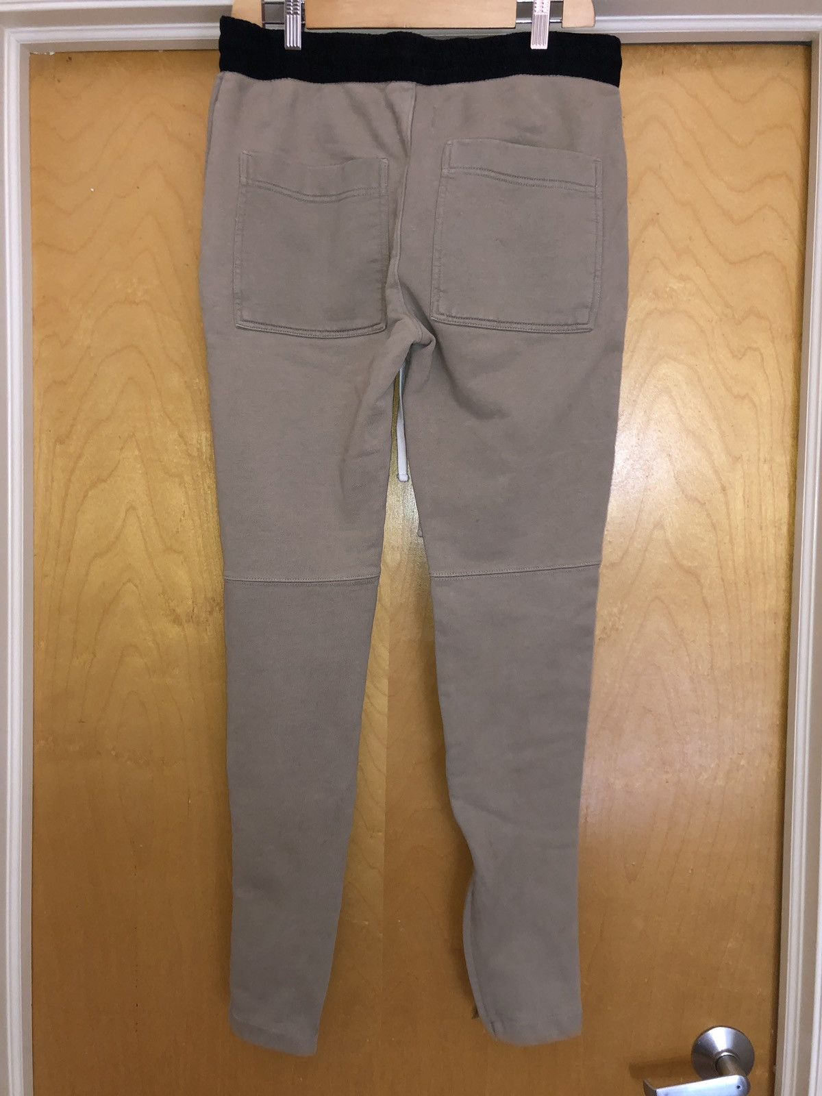 Fear of God Fear of God Chinchilla Essentials Sweatpants Size Medium Size US 32 / EU 48 - 4 Thumbnail