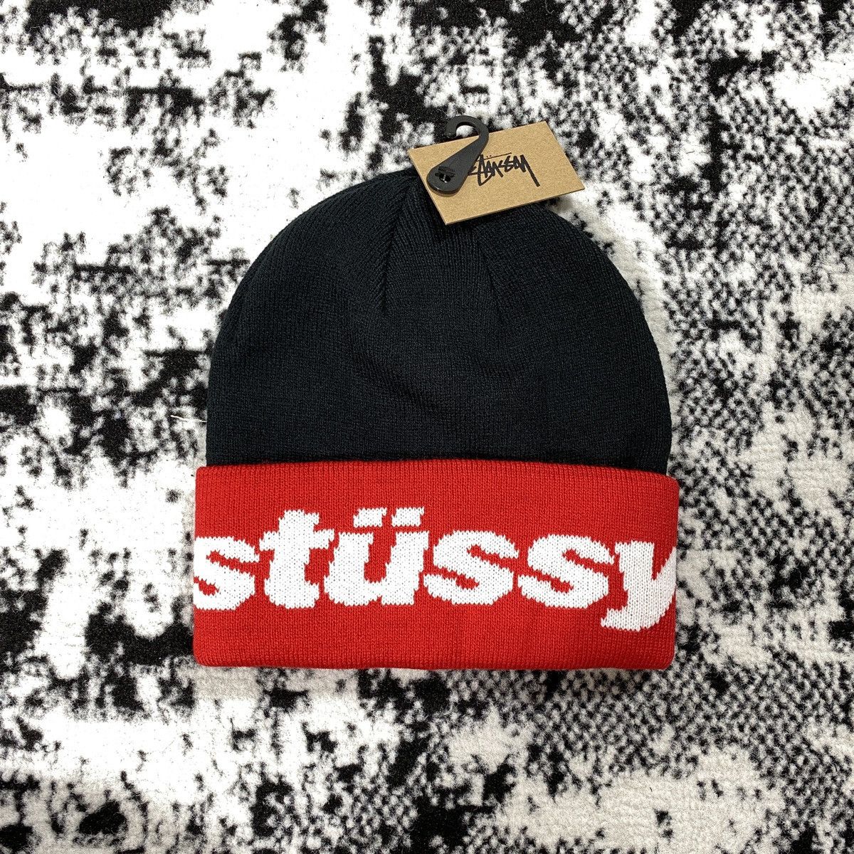 Vintage STUSSY HELVETICA JACQUARD BEANIE HAT - BLACK - OS | Grailed