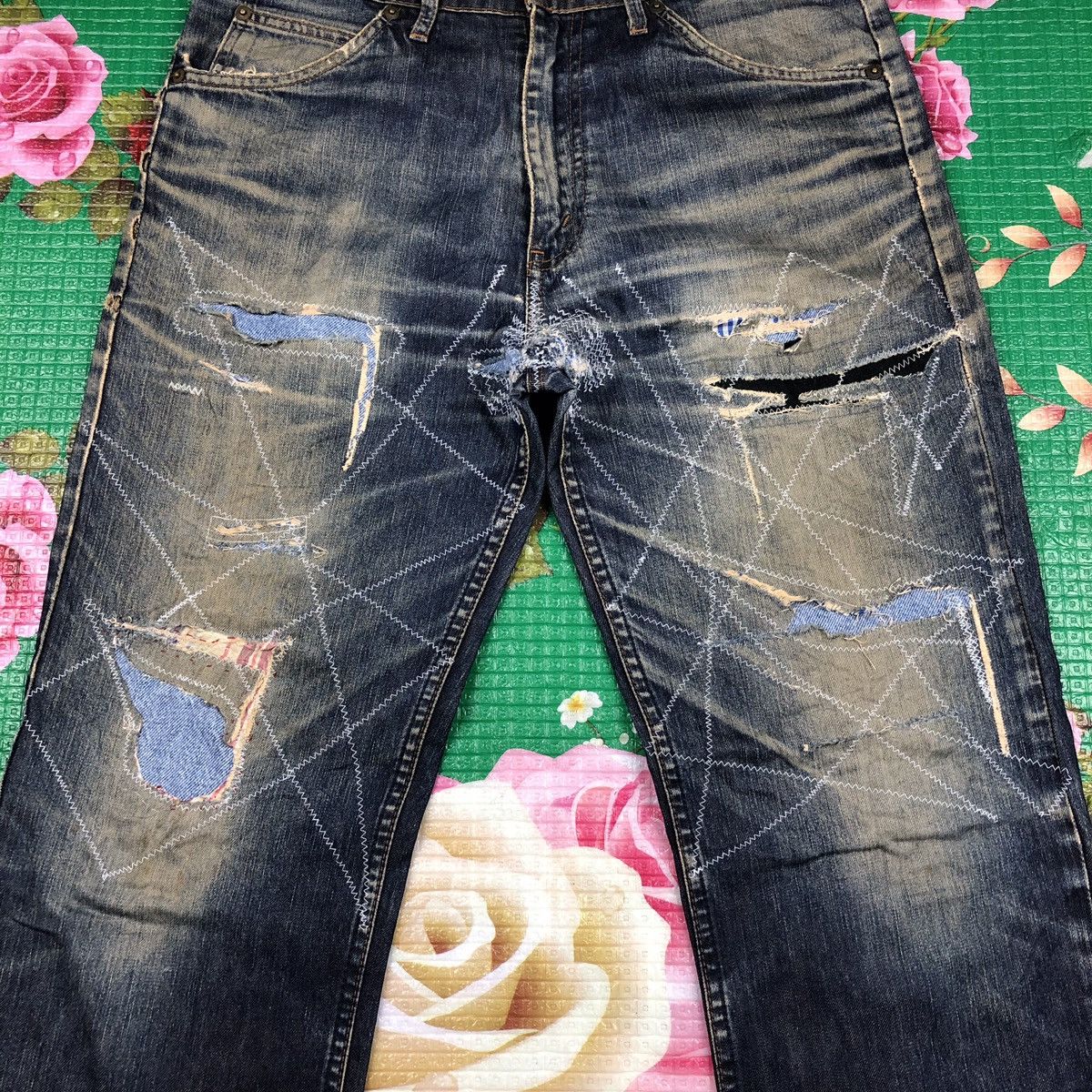 Levi's Vintage Clothing Vintage Levis patchwork jeans distressed denim rare design Size US 32 / EU 48 - 2 Thumbnail