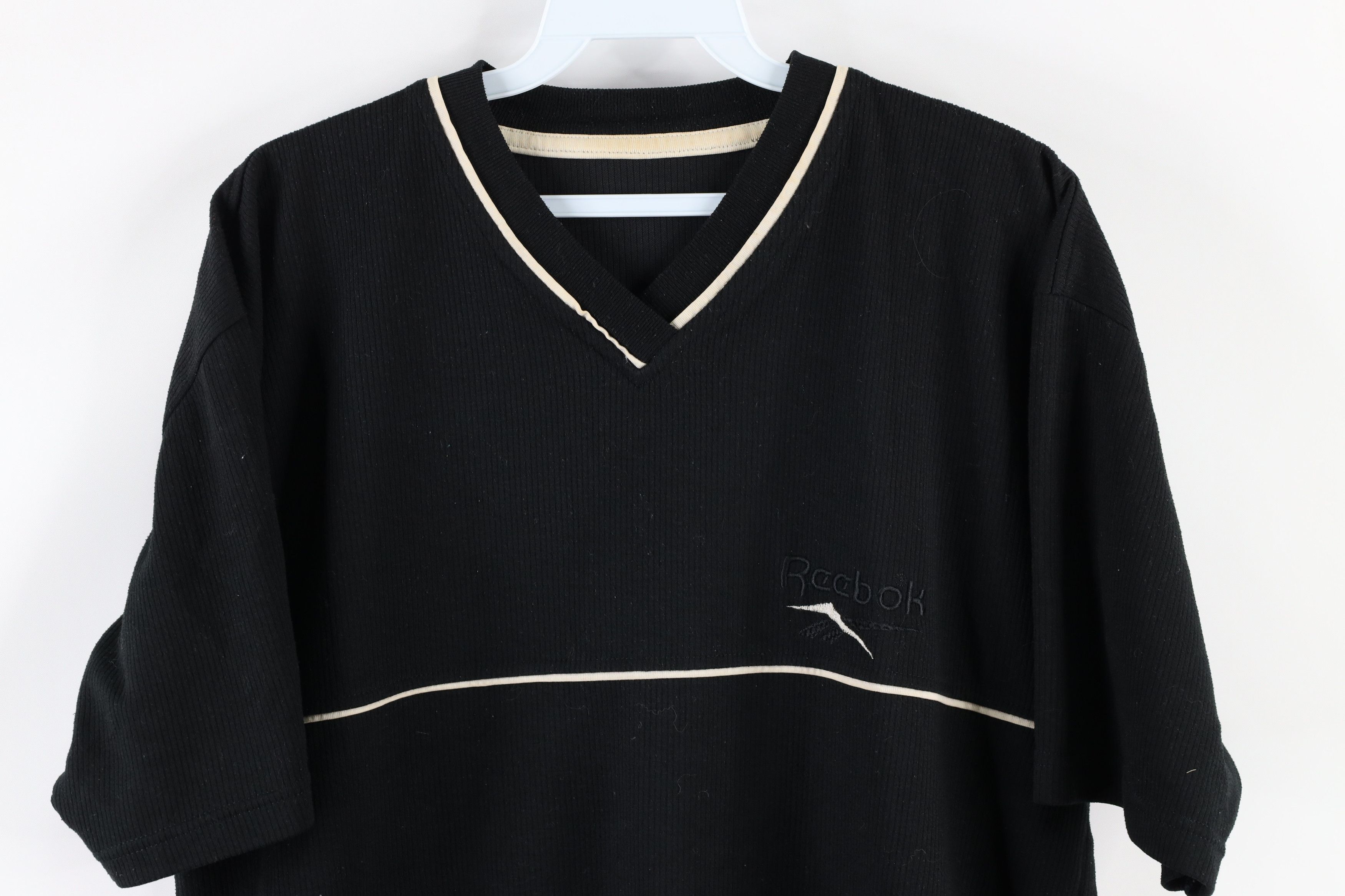 Vintage Vintage 90s Reebok Ribbed Spell Out V-Neck T-Shirt Black Size US L / EU 52-54 / 3 - 2 Preview