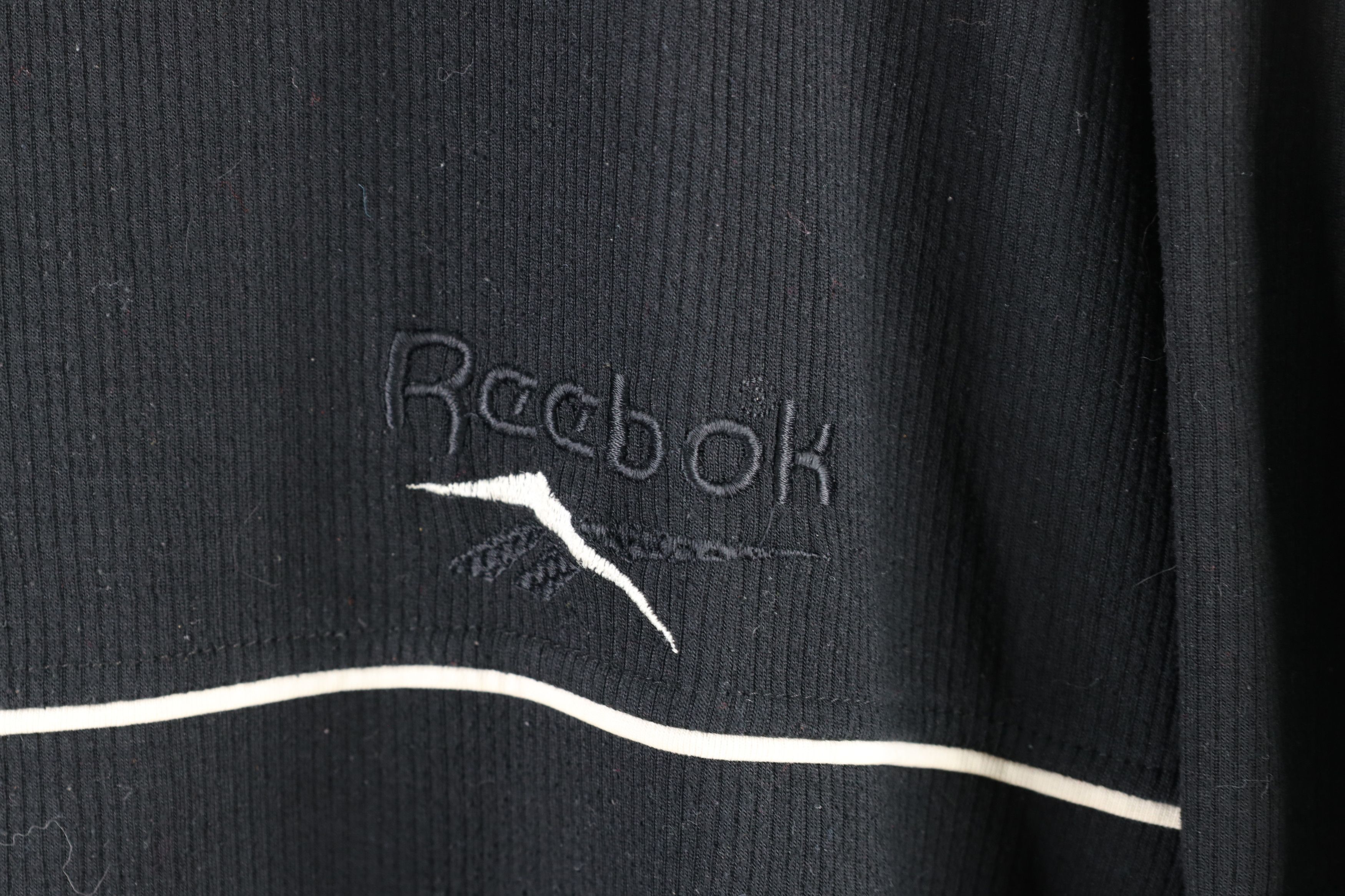 Vintage Vintage 90s Reebok Ribbed Spell Out V-Neck T-Shirt Black Size US L / EU 52-54 / 3 - 4 Thumbnail