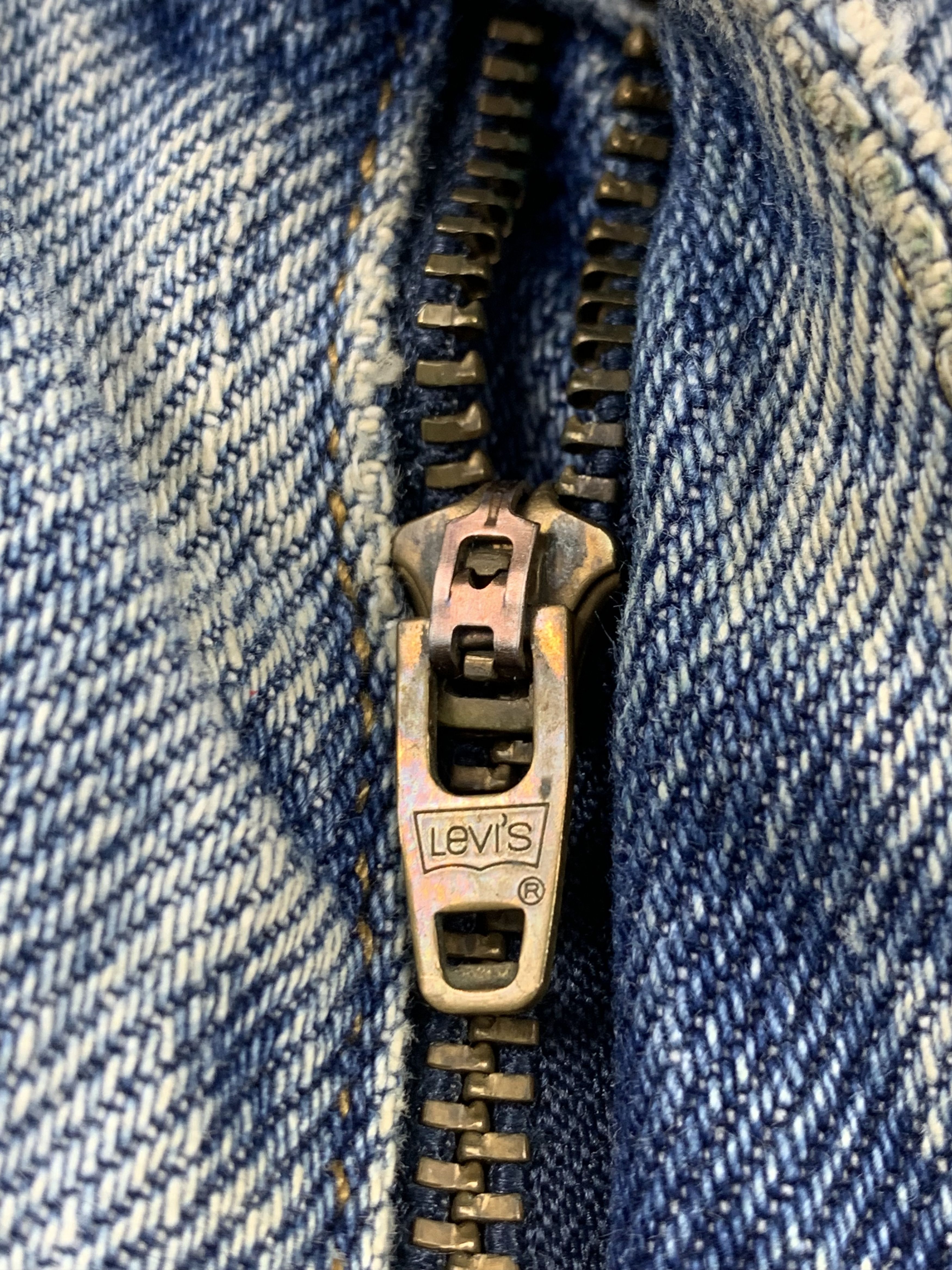Levi's Vintage Levis 505 Light Wash Jeans DP2165 Size US 37 - 7 Thumbnail
