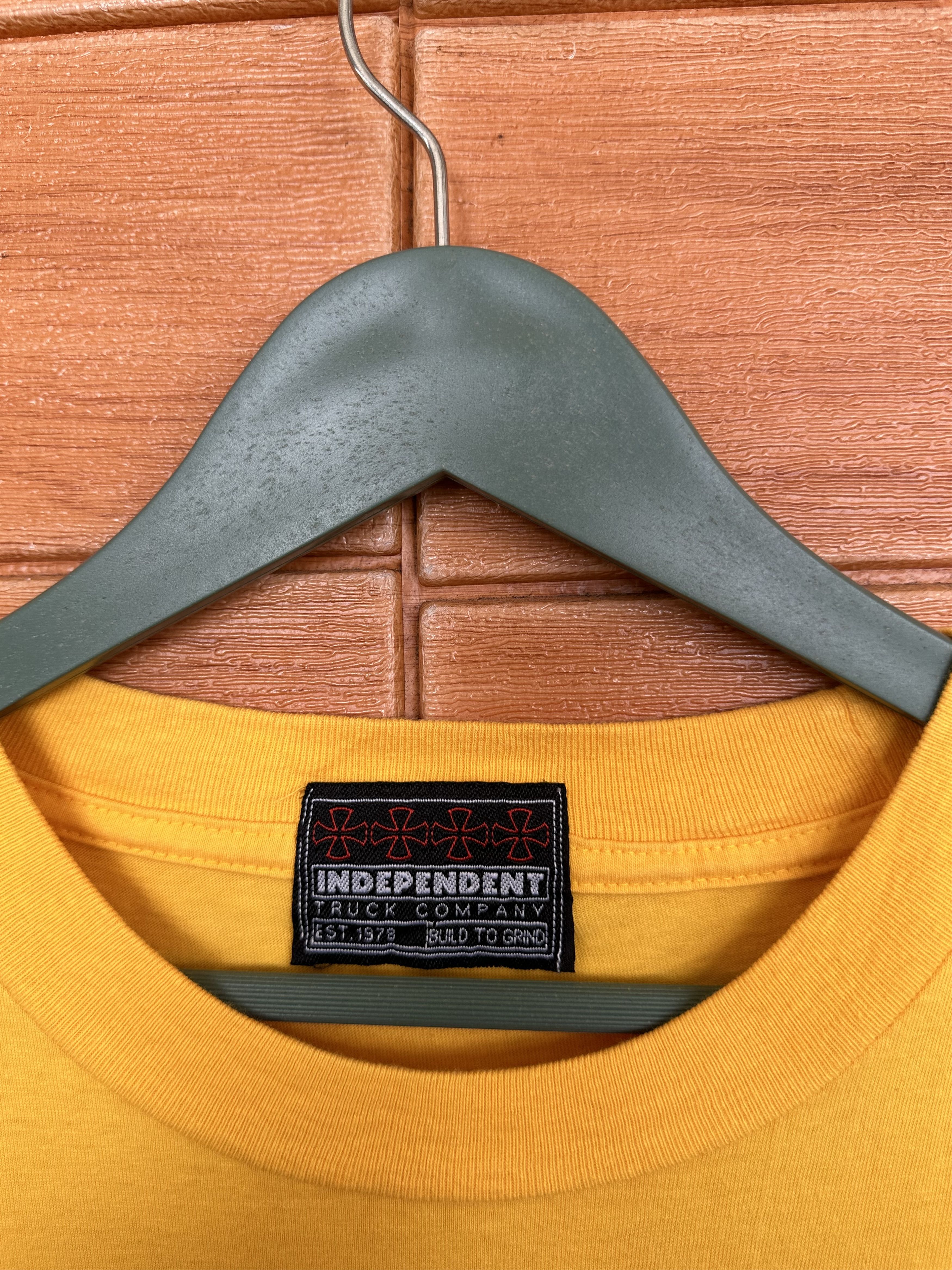 Vintage Vintage 90s Independent Truck Company Skateboard T-Shirt Size US L / EU 52-54 / 3 - 4 Thumbnail