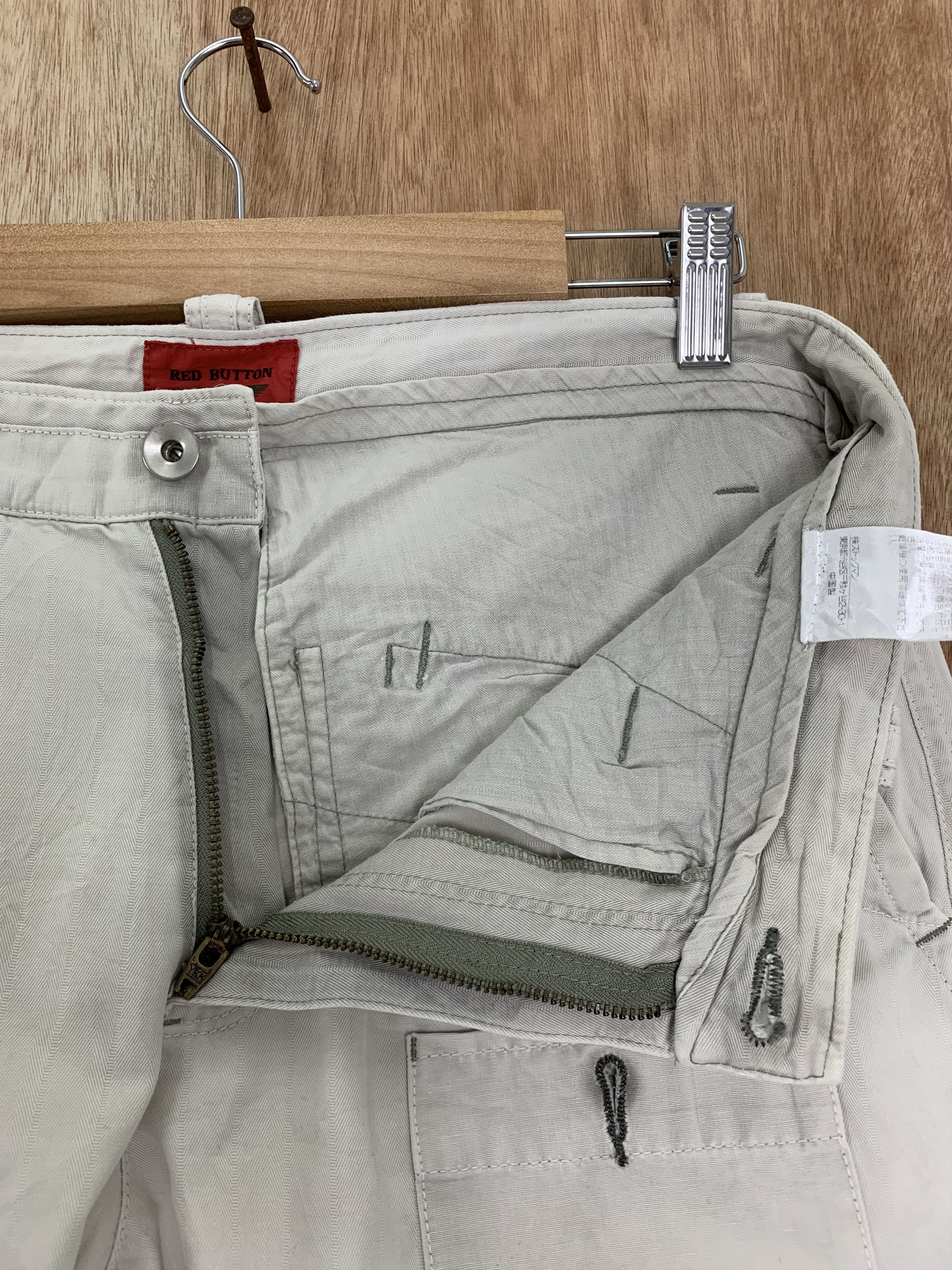 Japanese Brand Casual Bush Pants Red Button Vintage Japanese Branded Style Size US 29 - 14 Thumbnail