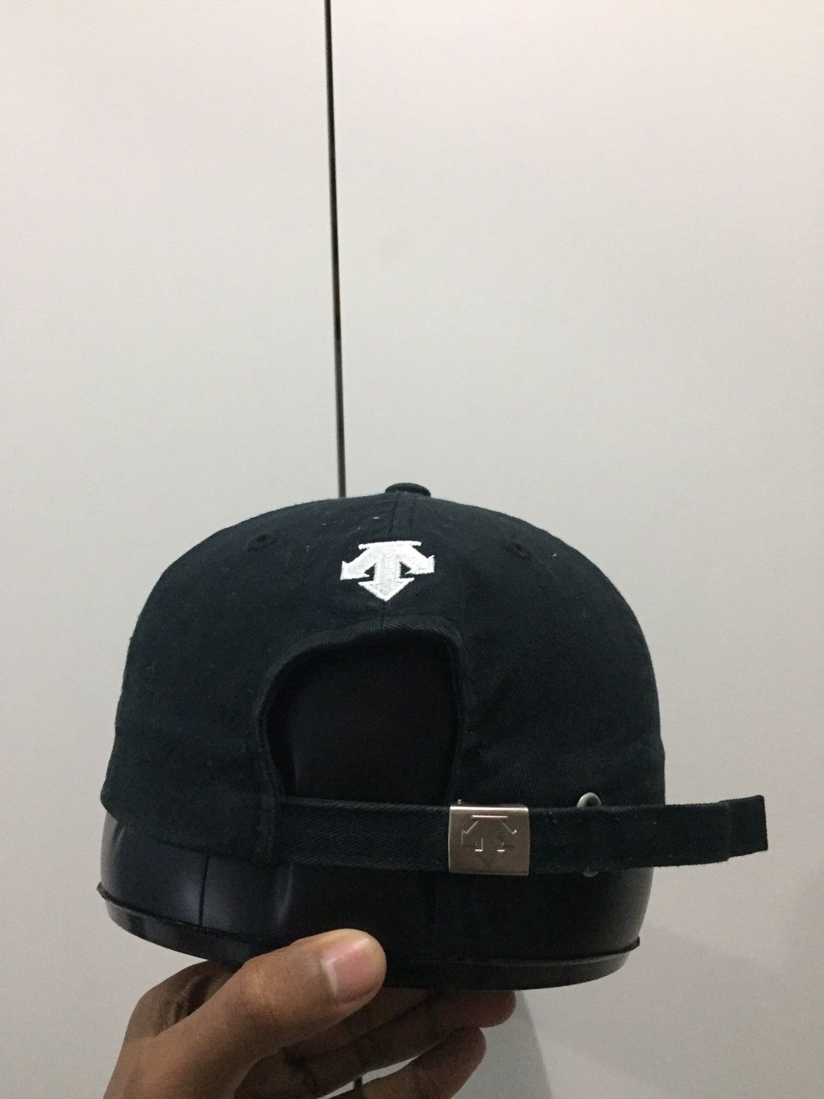 Descente Descente Black Japan Streetwear Hat Size ONE SIZE - 4 Thumbnail