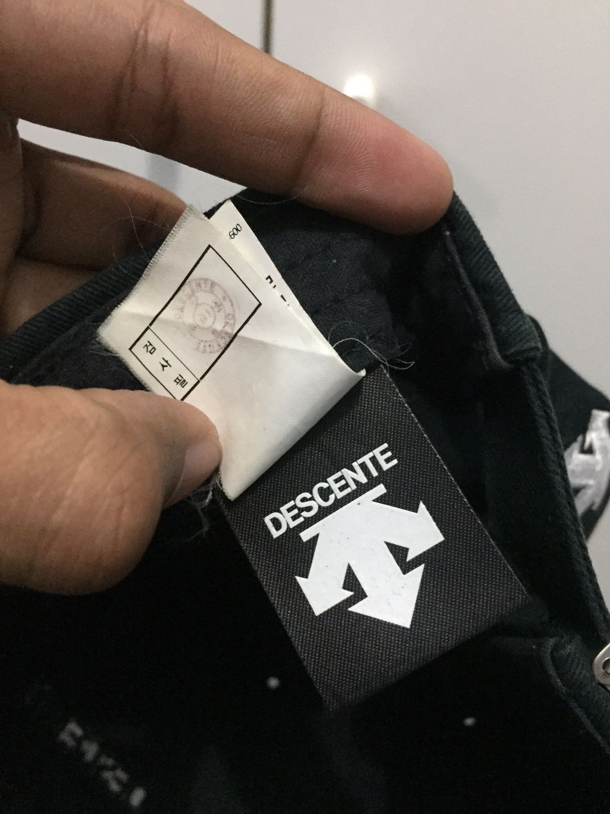Descente Descente Black Japan Streetwear Hat Size ONE SIZE - 17 Thumbnail