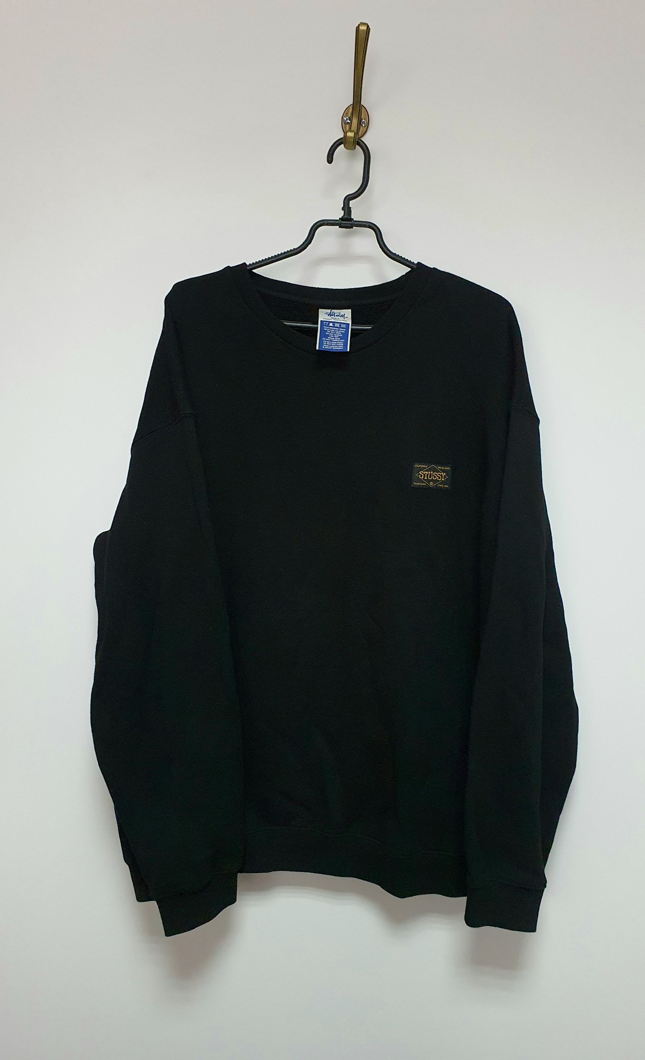 トップス STUSSY BLACK SCRIPT CREWNECK SWEATER トップス STUSSY BLACK SCRIPT CREWNECK SWEATER Stussy STOCK