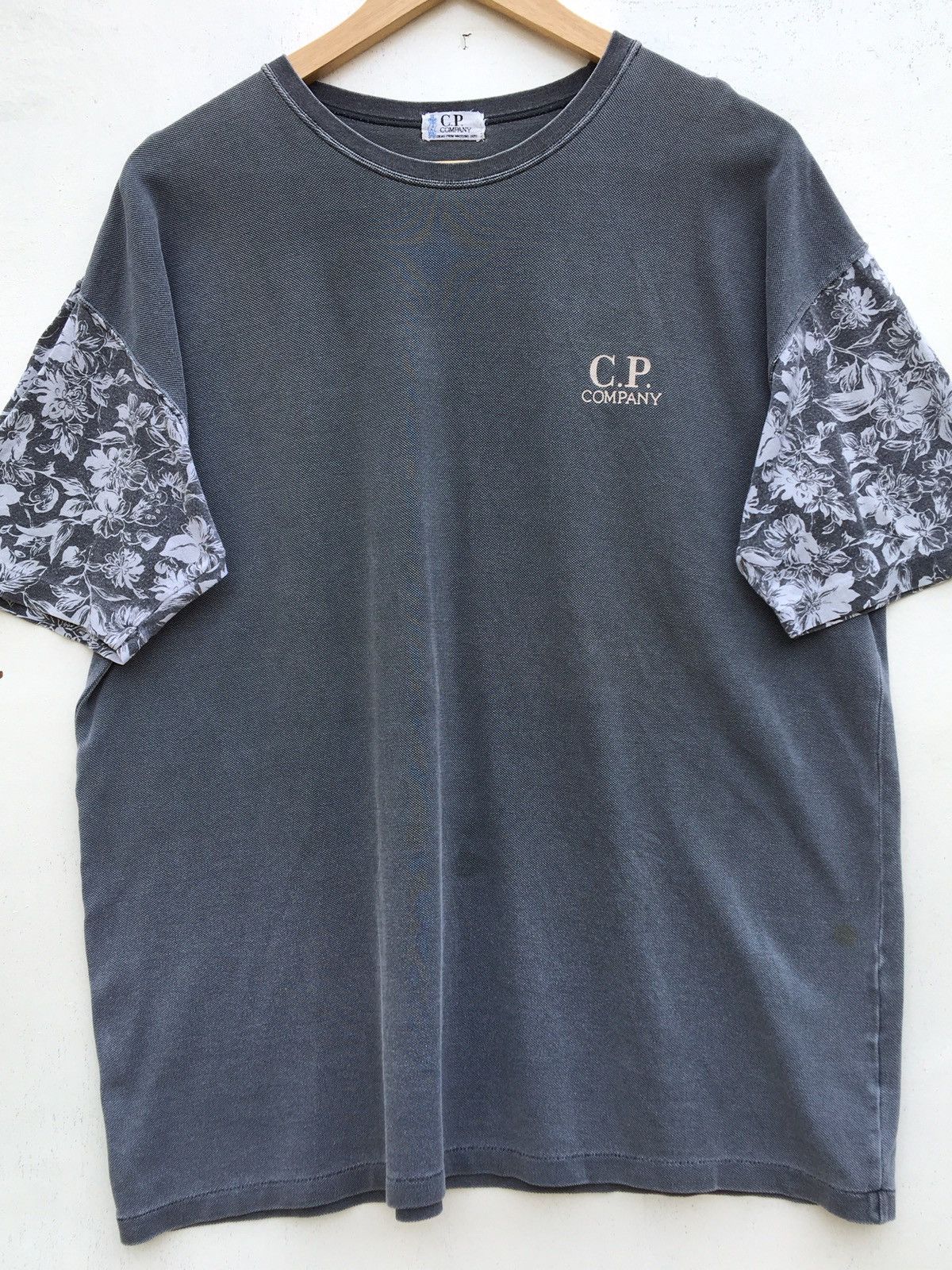 C.P. Company Vintage C.P Company Floral Sleeves Rare Design Tshirt Size US M / EU 48-50 / 2 - 5 Thumbnail