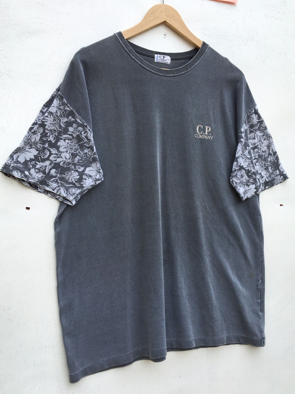 C.P. Company Vintage C.P Company Floral Sleeves Rare Design Tshirt Size US M / EU 48-50 / 2 - 3 Thumbnail