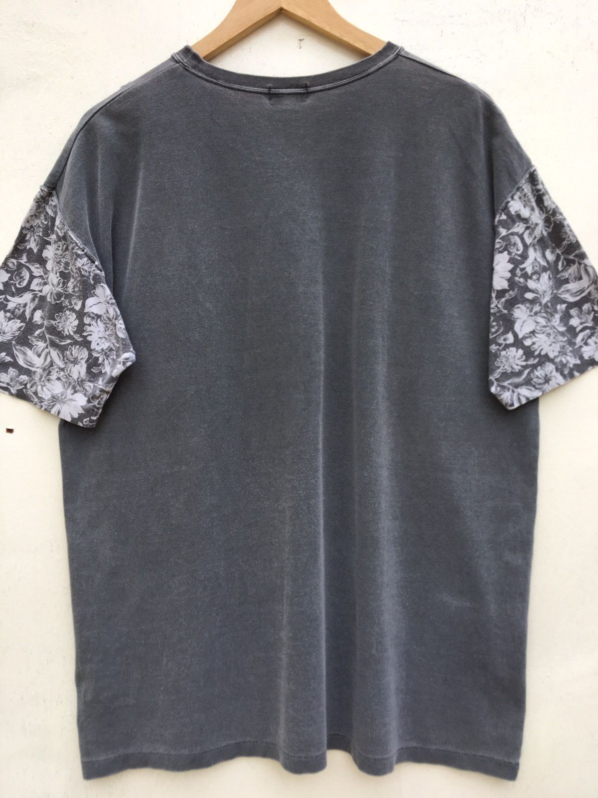 C.P. Company Vintage C.P Company Floral Sleeves Rare Design Tshirt Size US M / EU 48-50 / 2 - 20 Thumbnail