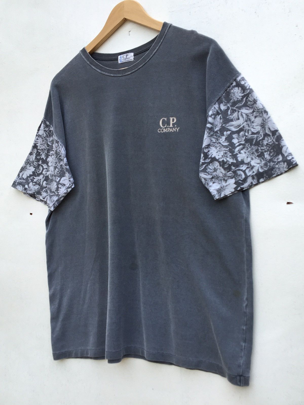 C.P. Company Vintage C.P Company Floral Sleeves Rare Design Tshirt Size US M / EU 48-50 / 2 - 4 Thumbnail