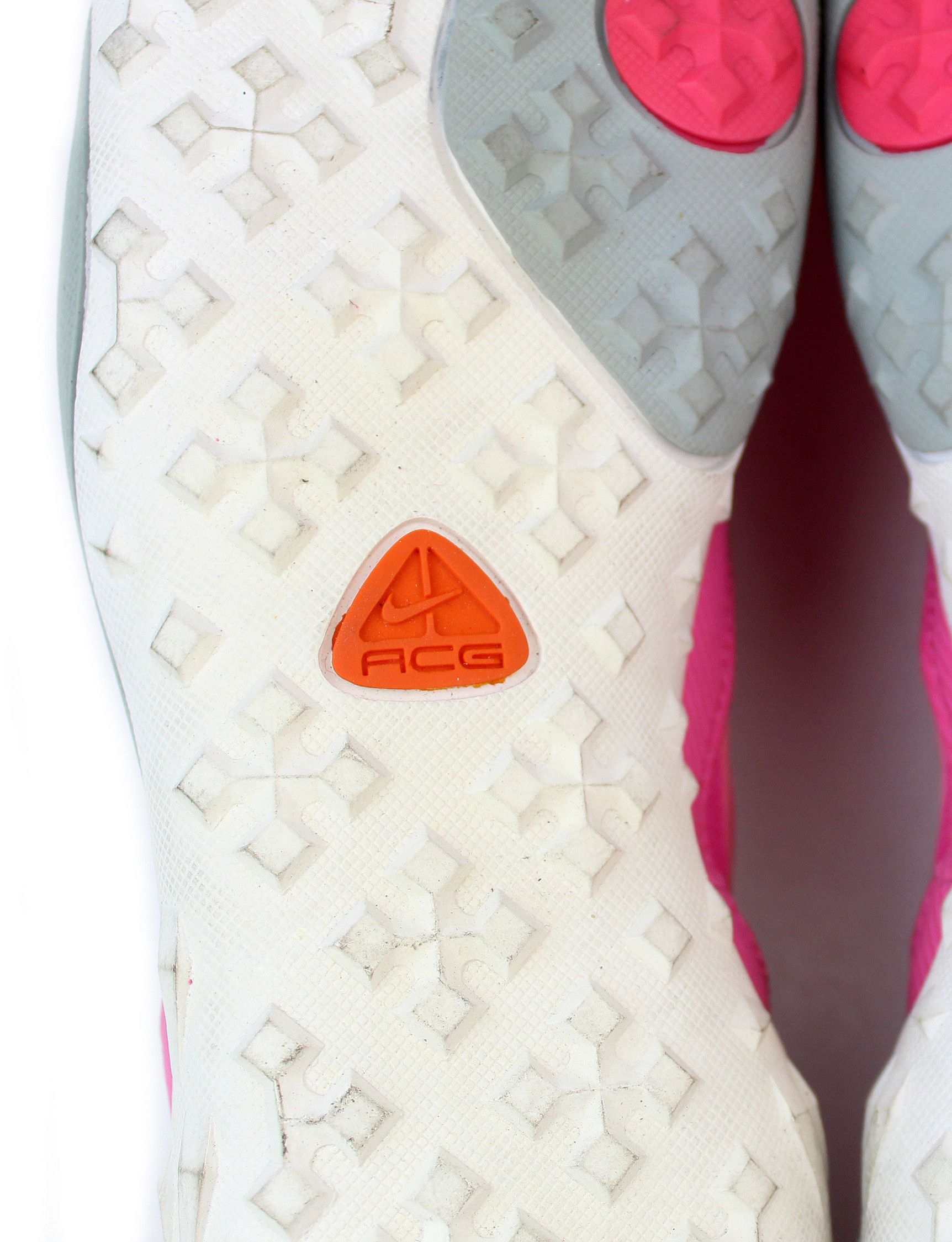 nike acg aqua sock