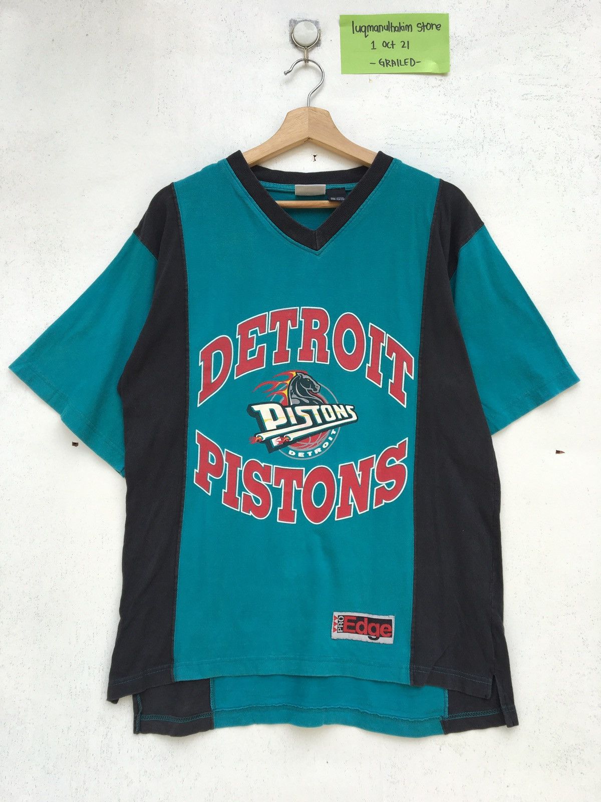 NBA Vintage 90s NBA Detroit Pistons Tshirt Size US M / EU 48-50 / 2 - 2 Thumbnail