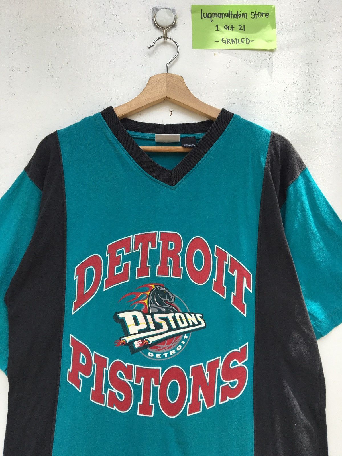 NBA Vintage 90s NBA Detroit Pistons Tshirt Size US M / EU 48-50 / 2 - 1 Thumbnail