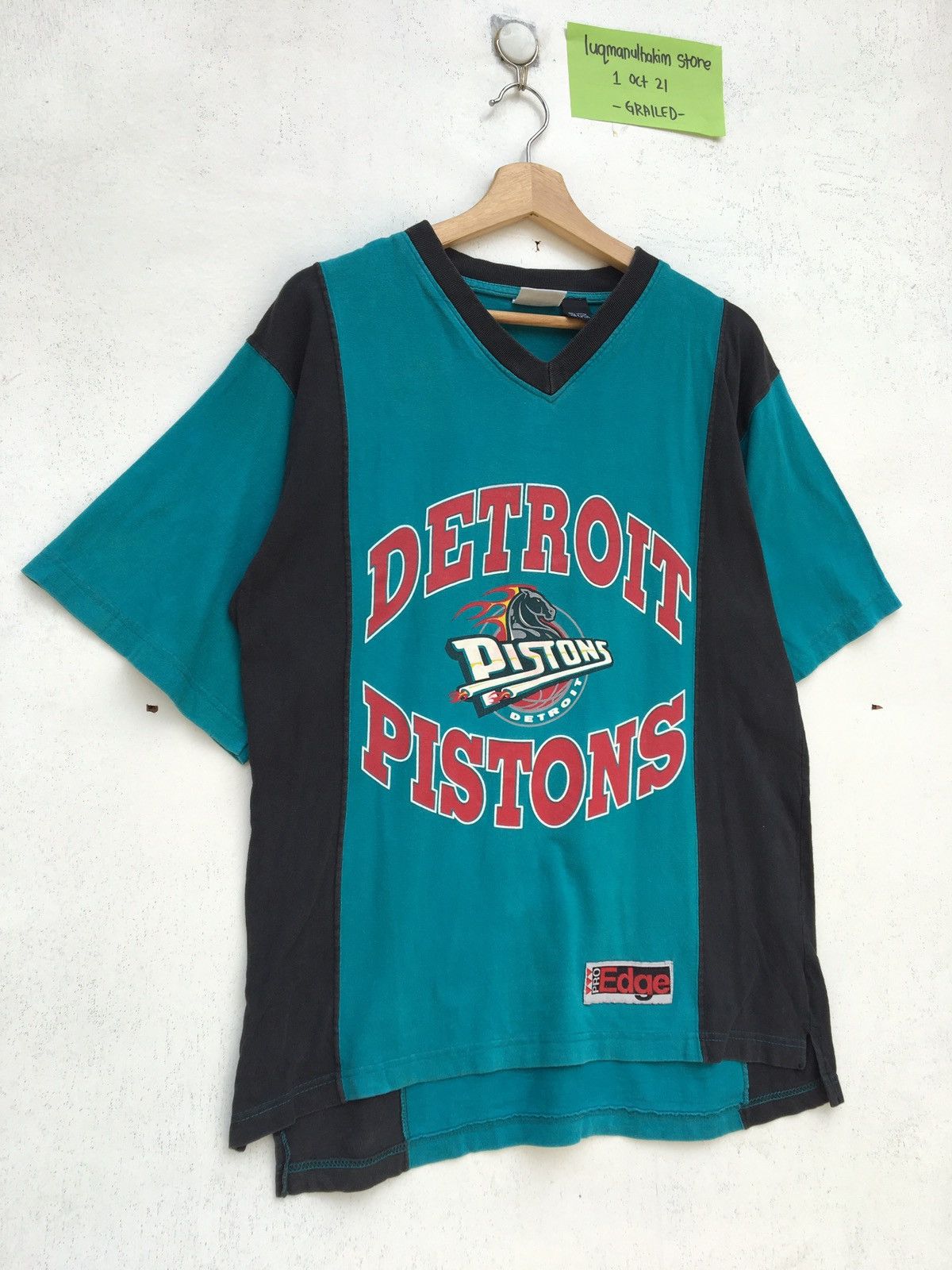 NBA Vintage 90s NBA Detroit Pistons Tshirt Size US M / EU 48-50 / 2 - 3 Thumbnail