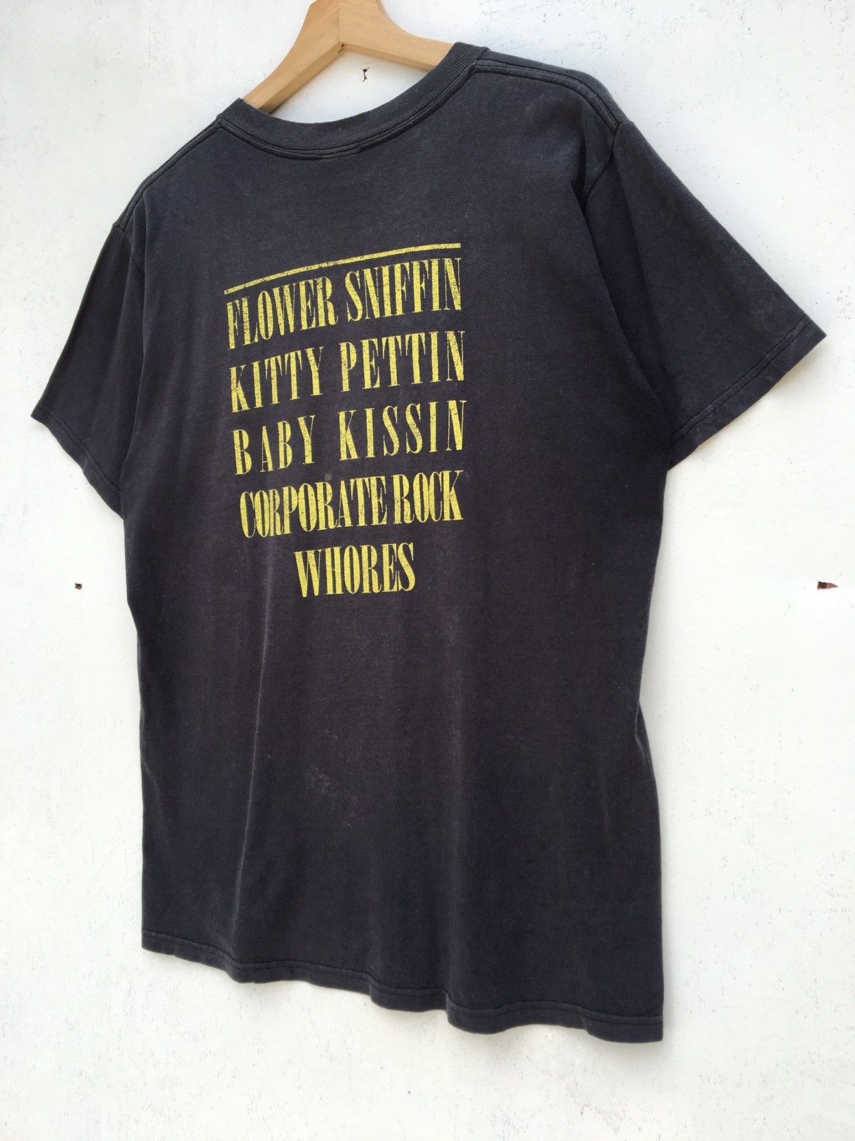 Band Tees Vintage Nirvana Kurt Cobain 2003 Anvil Tag Size US M / EU 48-50 / 2 - 16 Thumbnail