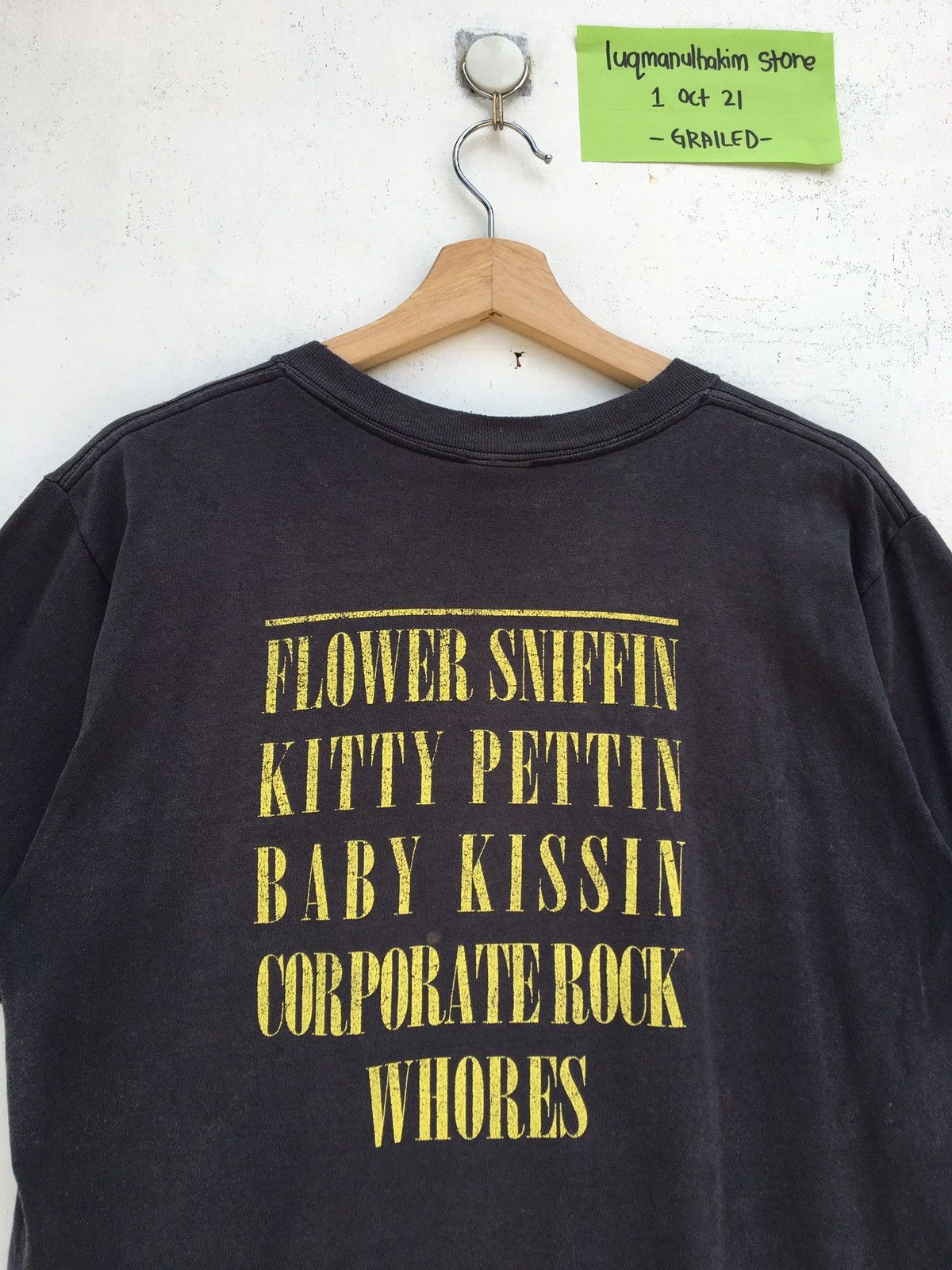 Band Tees Vintage Nirvana Kurt Cobain 2003 Anvil Tag Size US M / EU 48-50 / 2 - 17 Thumbnail