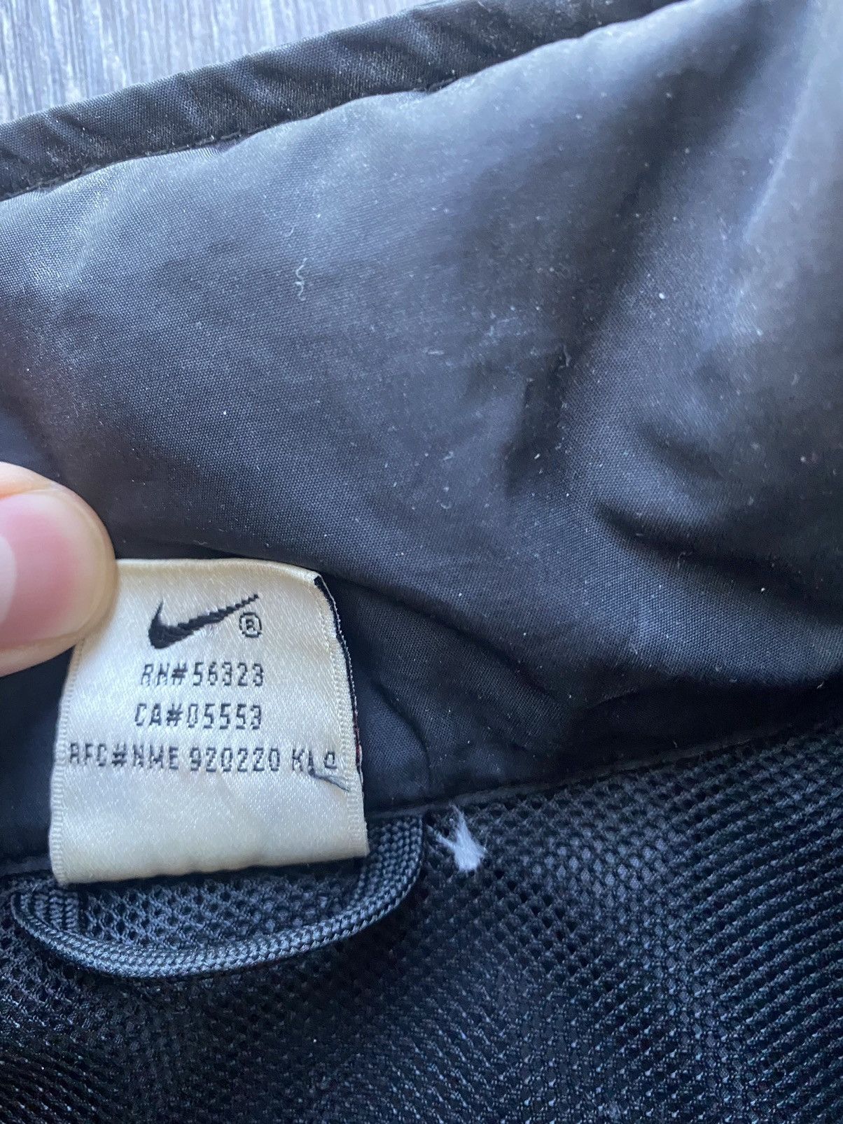 Nike Vintage Nike Light Jacket Black White Swoosh Zip Up Size US L / EU 52-54 / 3 - 7 Thumbnail