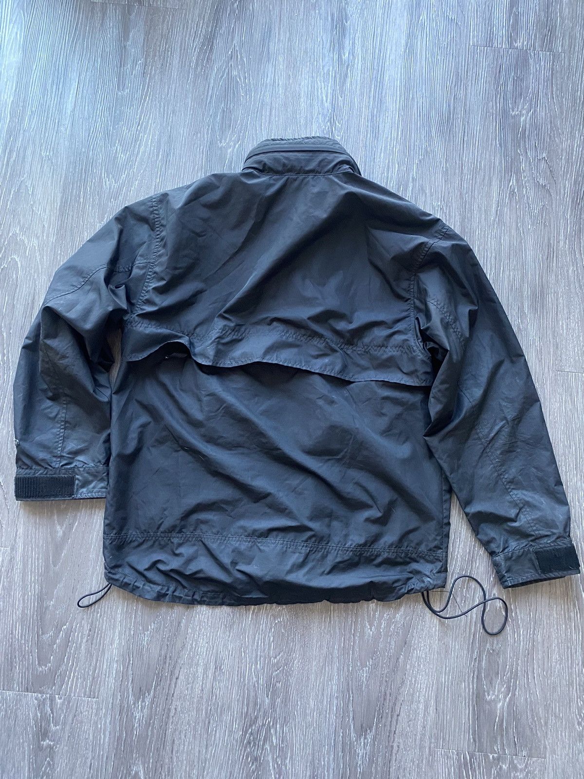 Nike Vintage Nike Light Jacket Black White Swoosh Zip Up Size US L / EU 52-54 / 3 - 12 Thumbnail