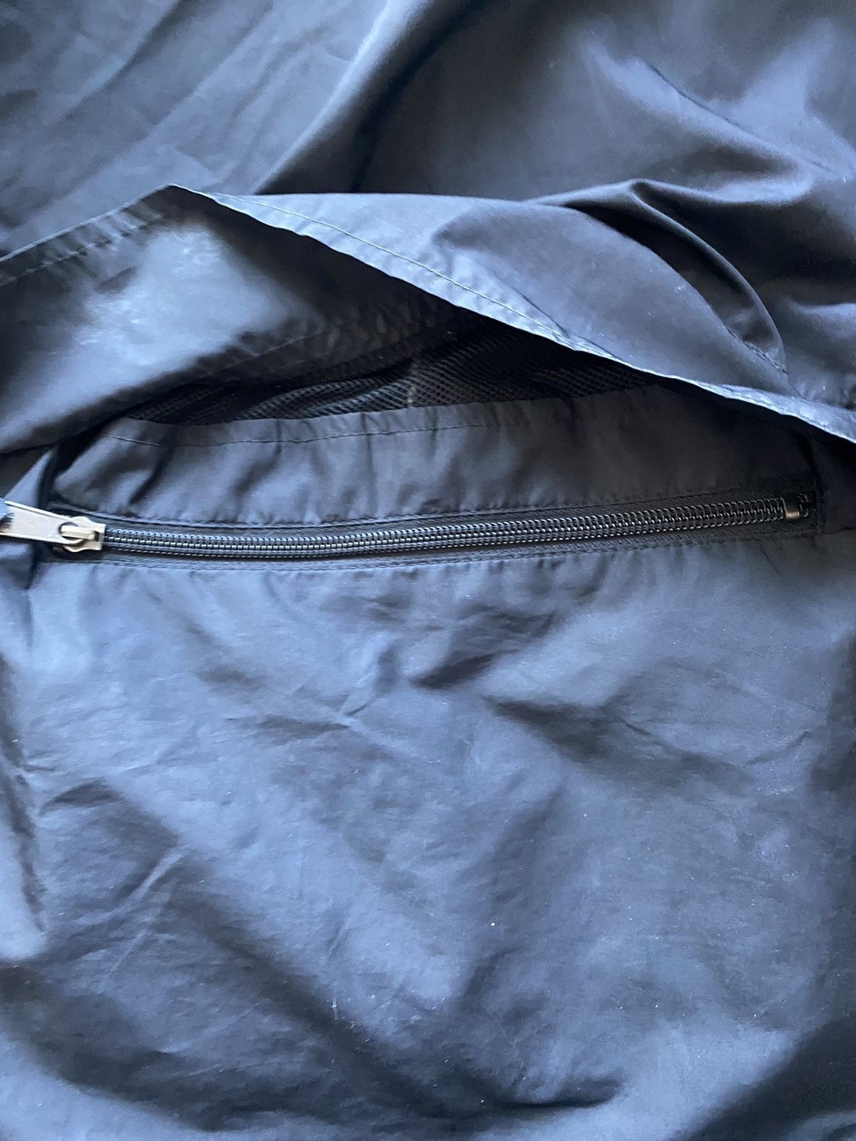 Nike Vintage Nike Light Jacket Black White Swoosh Zip Up Size US L / EU 52-54 / 3 - 13 Thumbnail