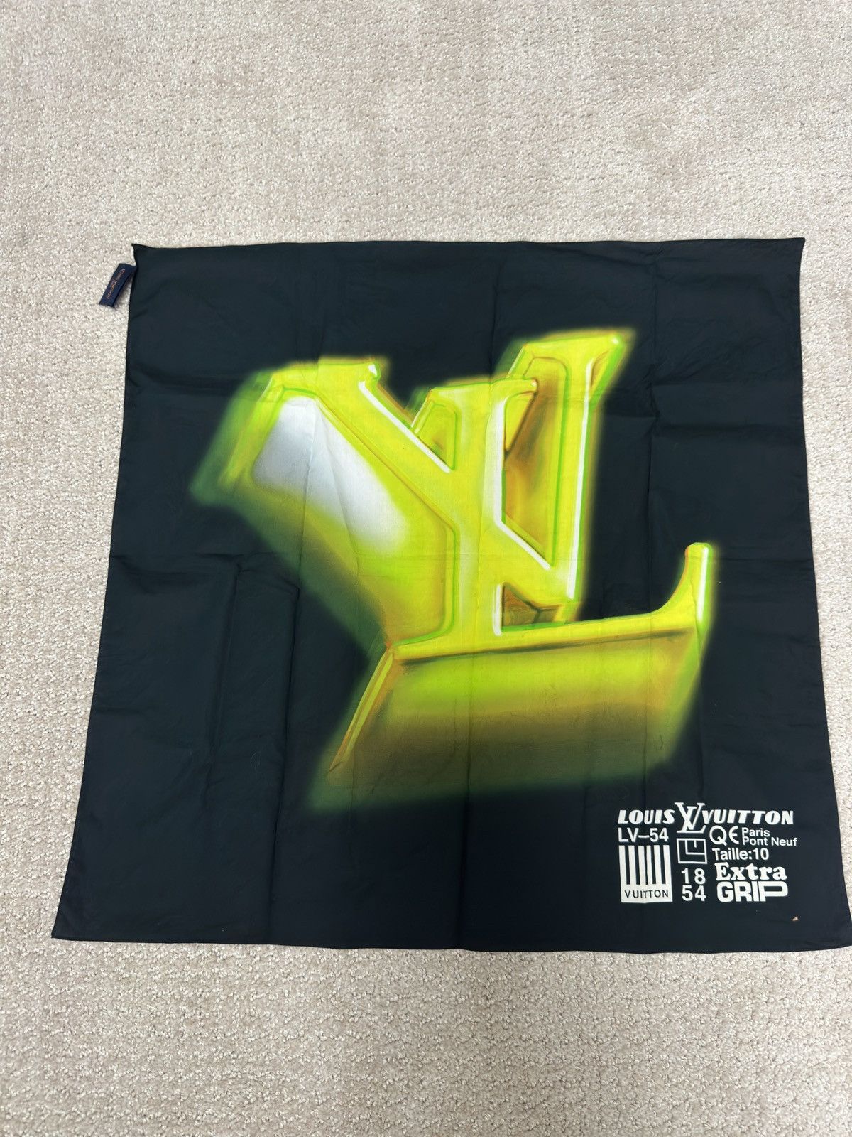 Louis Vuitton Louis Vuitton LV 3D Graphic Bandana Size ONE SIZE - 1 Thumbnail