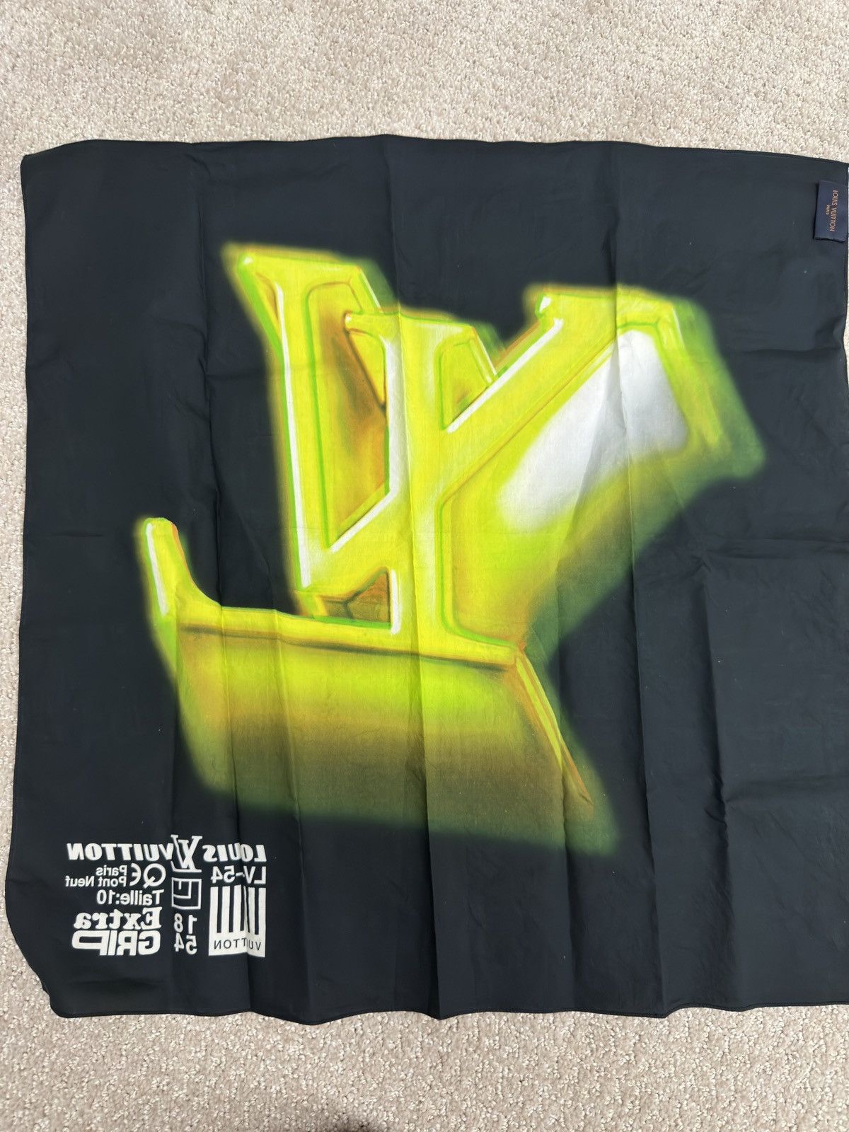 Louis Vuitton Louis Vuitton LV 3D Graphic Bandana Size ONE SIZE - 5 Thumbnail