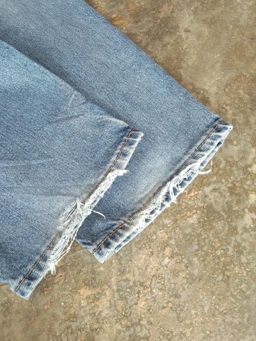 Levi's Vintage Levi's Jeans 560 Relaxed Blue Wash Denim 36x34 Size US 36 / EU 52 - 3 Thumbnail