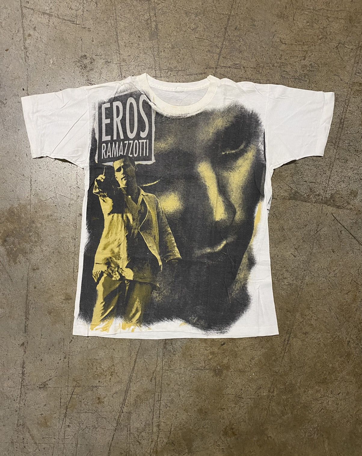 Vintage Vintage Eros Ramazzoti t shirt 90s Size US L / EU 52-54 / 3 - 1 Thumbnail