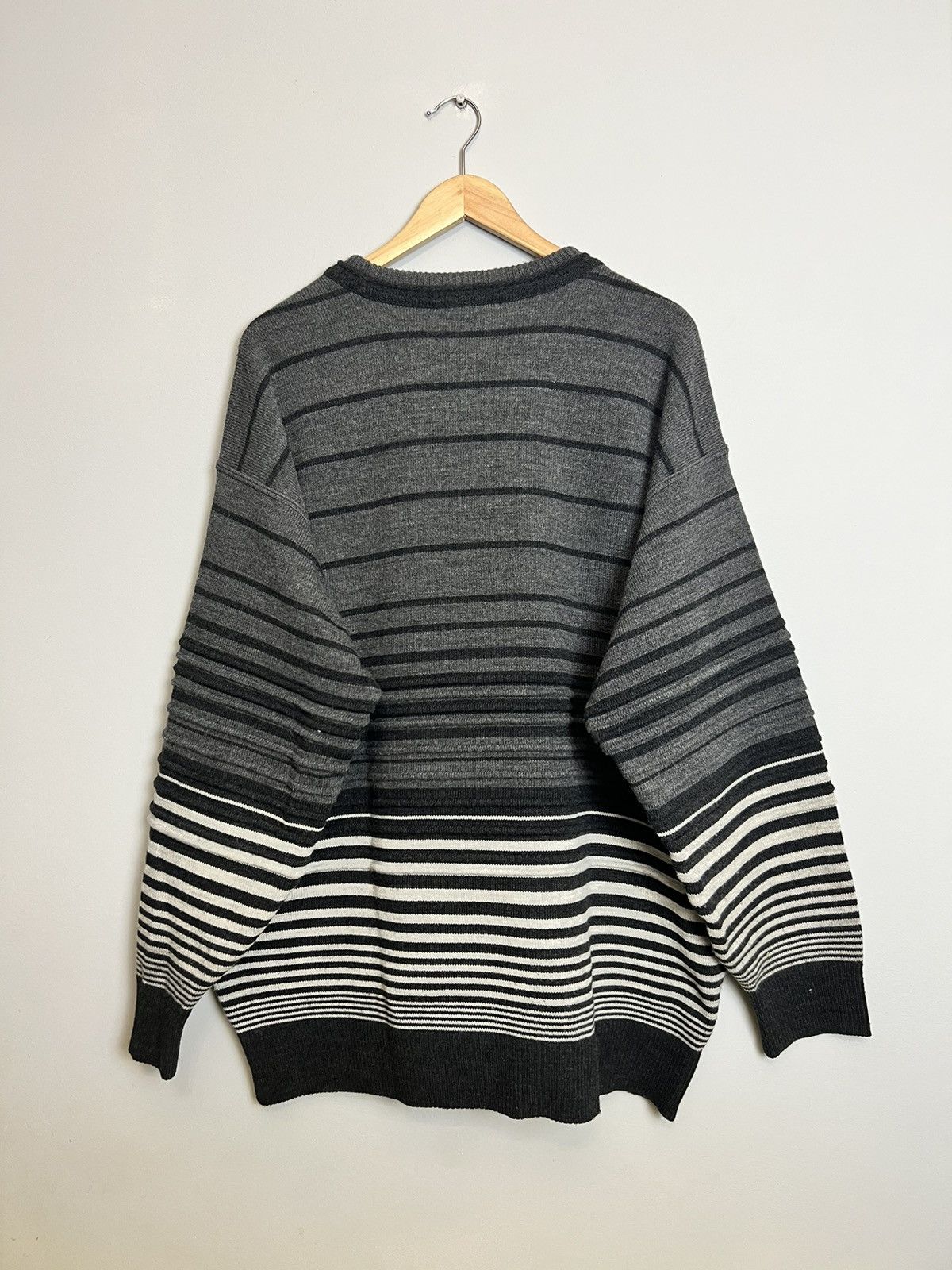 Carlo Colucci Carlo Colucci Coogi Style Rare Yellow Grey Sweater Knit Hype Size US XXL / EU 58 / 5 - 2 Thumbnail