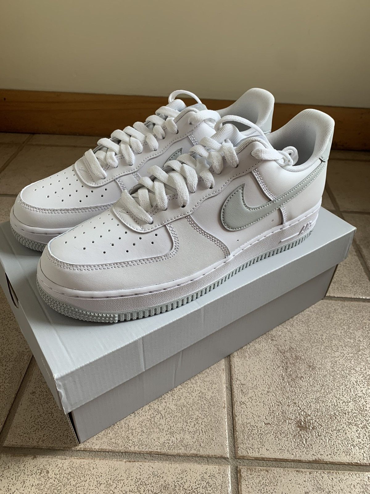 nike air force one platinum