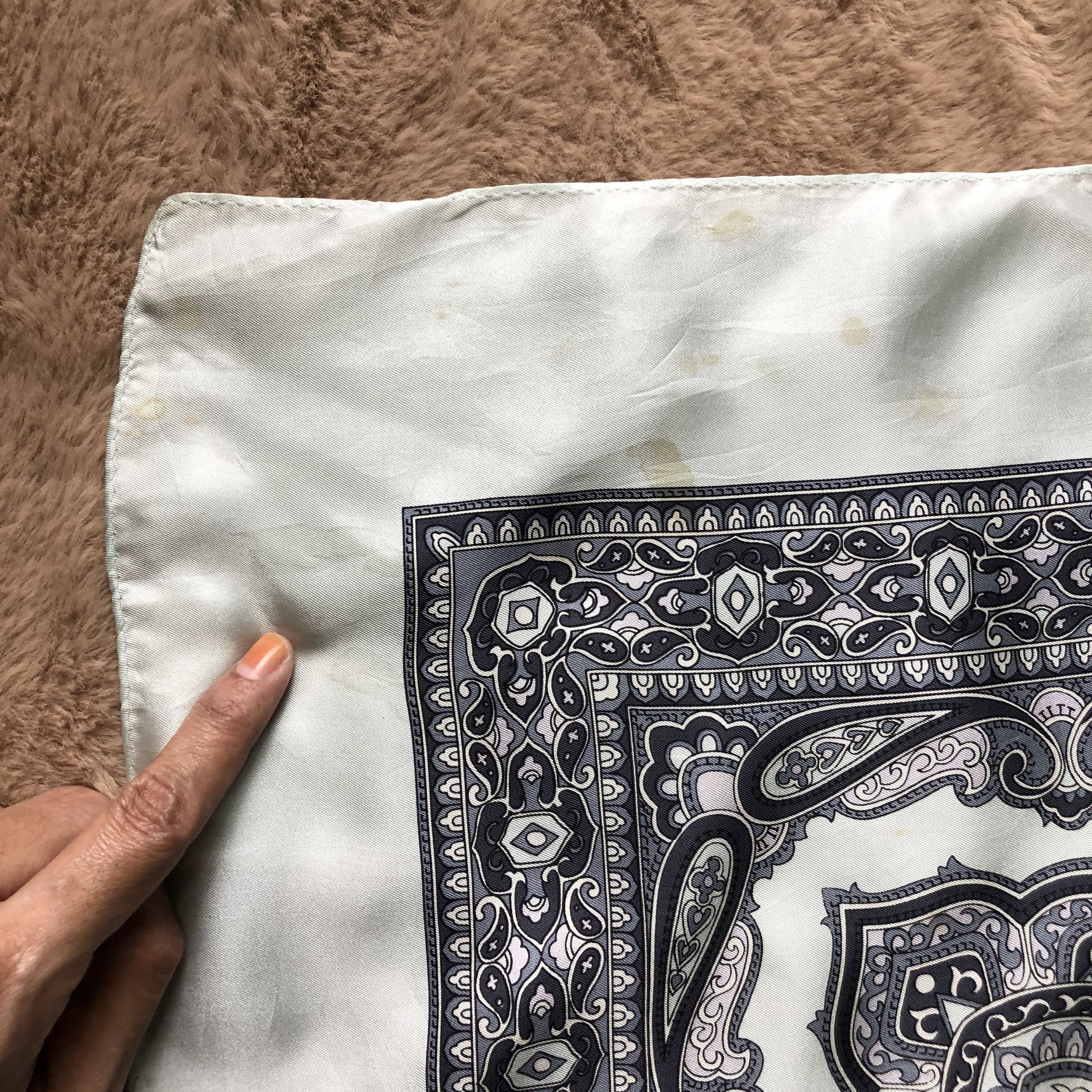Japanese Brand Soft Grey With Graphic Silk Scarf / Scarves #209-H Size ONE SIZE - 5 Thumbnail
