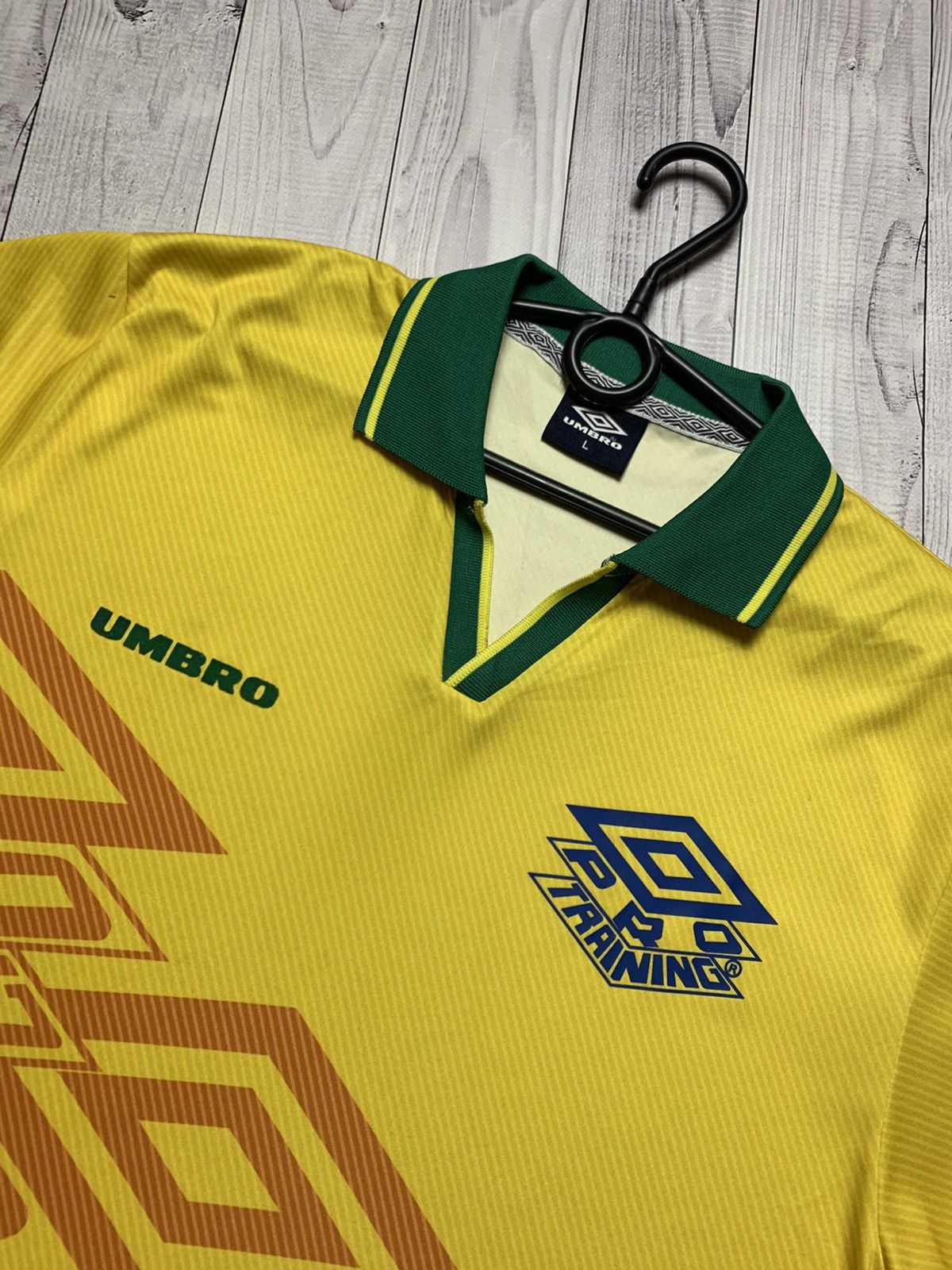 Umbro × Vintage Vintage Umbro Pro Training Yellow jersey Brazil size L Size US L / EU 52-54 / 3 - 2 Thumbnail