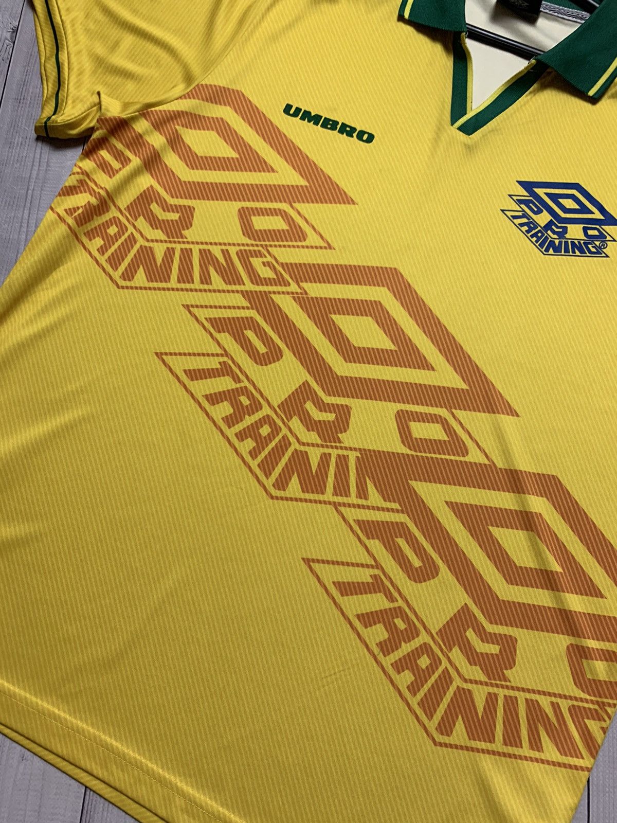 Umbro × Vintage Vintage Umbro Pro Training Yellow jersey Brazil size L Size US L / EU 52-54 / 3 - 5 Thumbnail