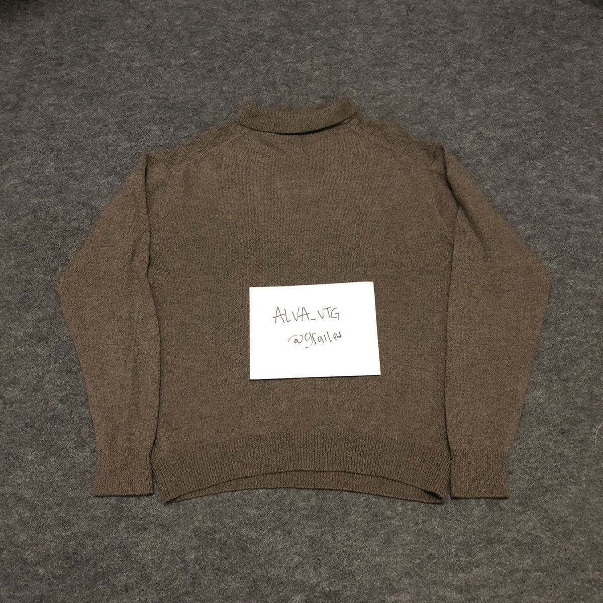 Givenchy × Vintage Vintage Luxury Monsieur Givenchy Knitwear Button For Winter Size US L / EU 52-54 / 3 - 2 Thumbnail