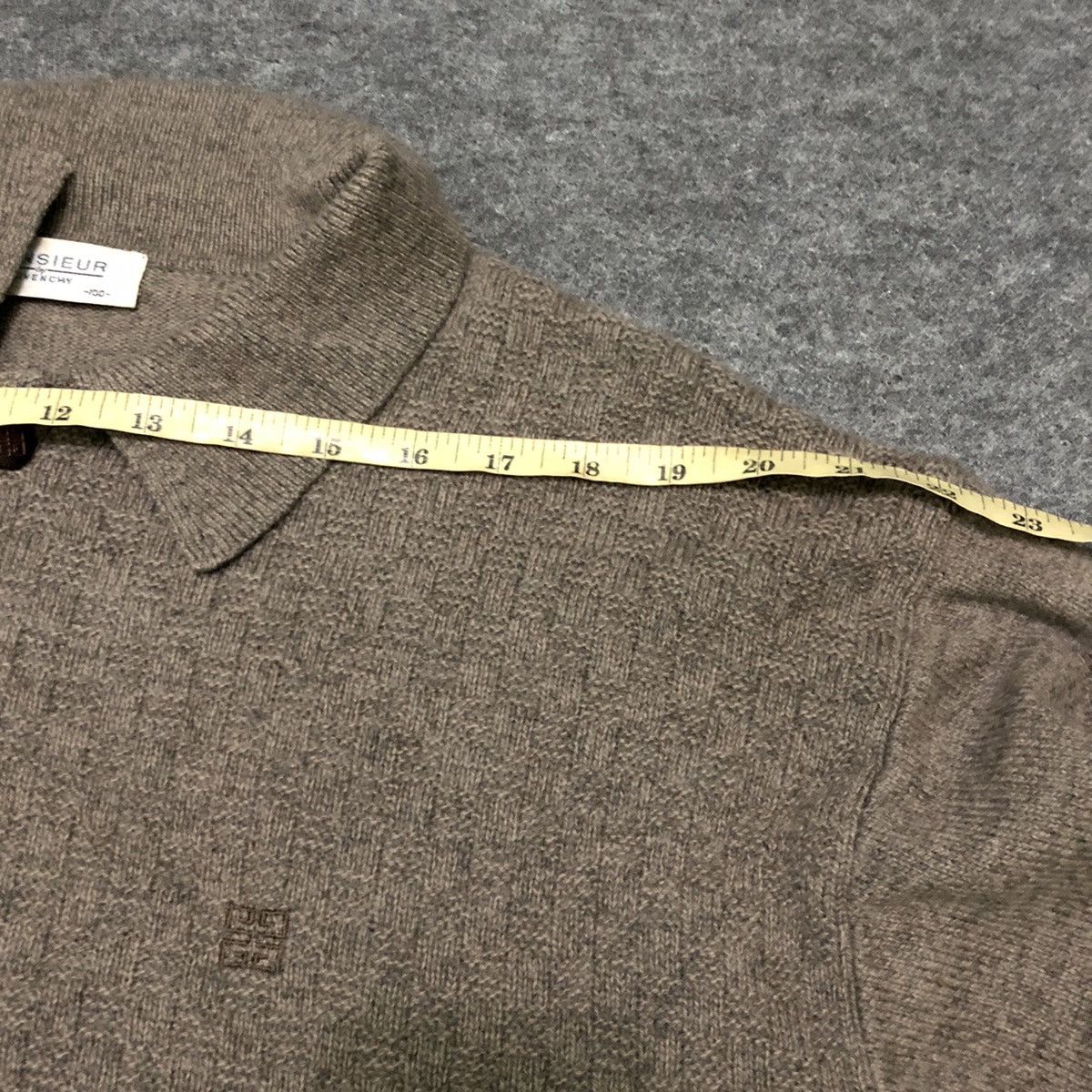 Givenchy × Vintage Vintage Luxury Monsieur Givenchy Knitwear Button For Winter Size US L / EU 52-54 / 3 - 9 Thumbnail