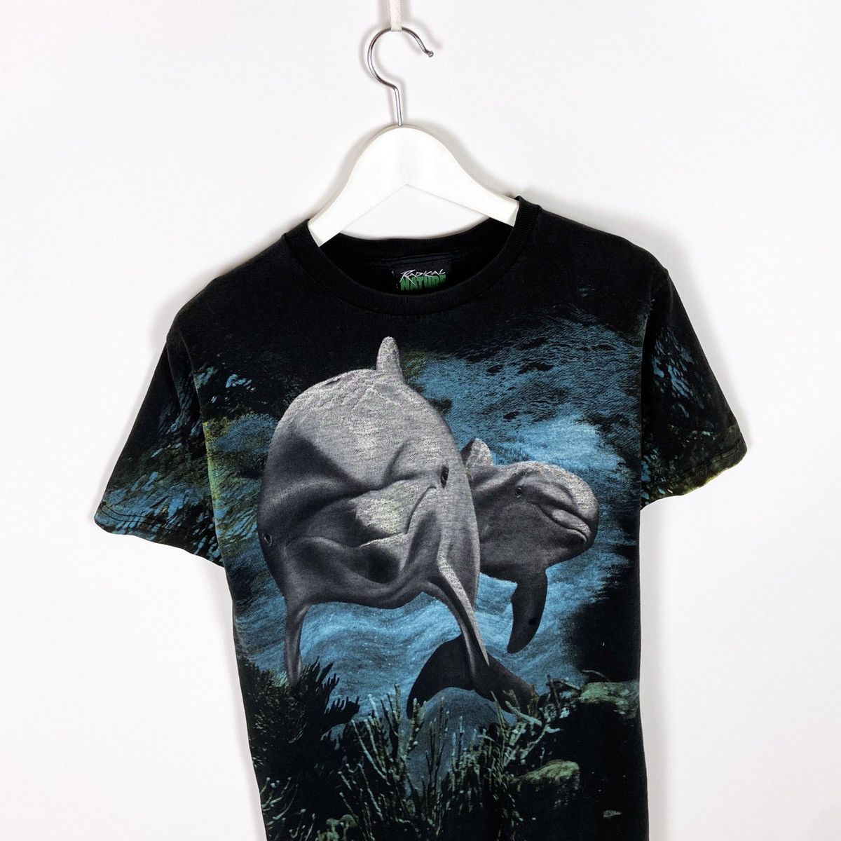 Vintage Vintage 90s Dolphins Animal tee Radical nature Alloverprint Size US M / EU 48-50 / 2 - 3 Thumbnail