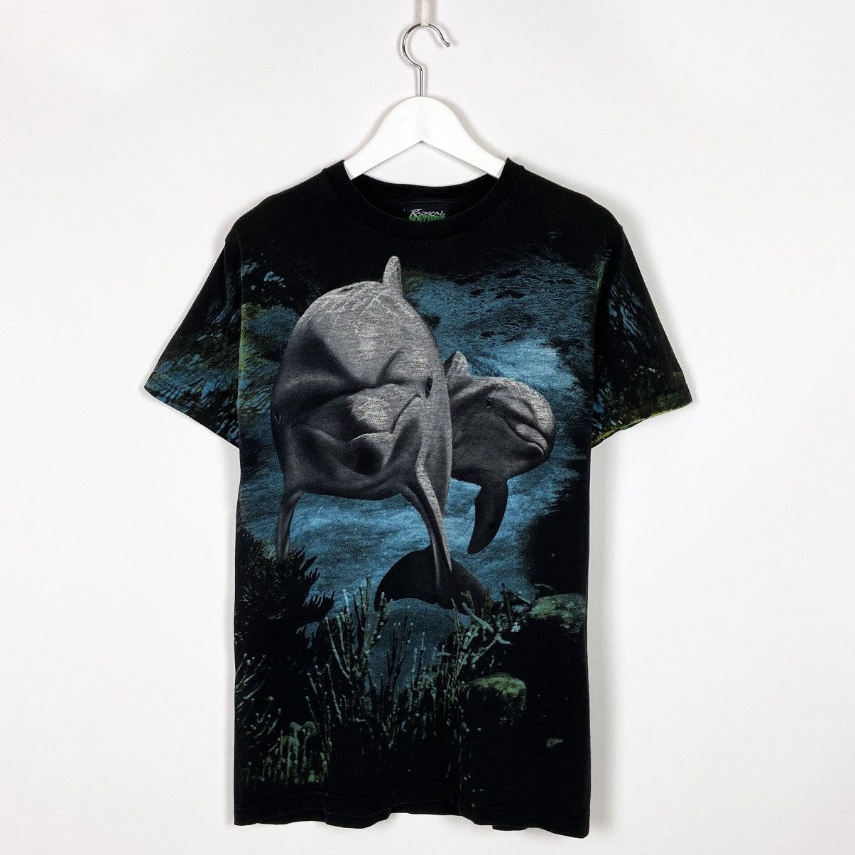 Vintage Vintage 90s Dolphins Animal tee Radical nature Alloverprint Size US M / EU 48-50 / 2 - 1 Thumbnail