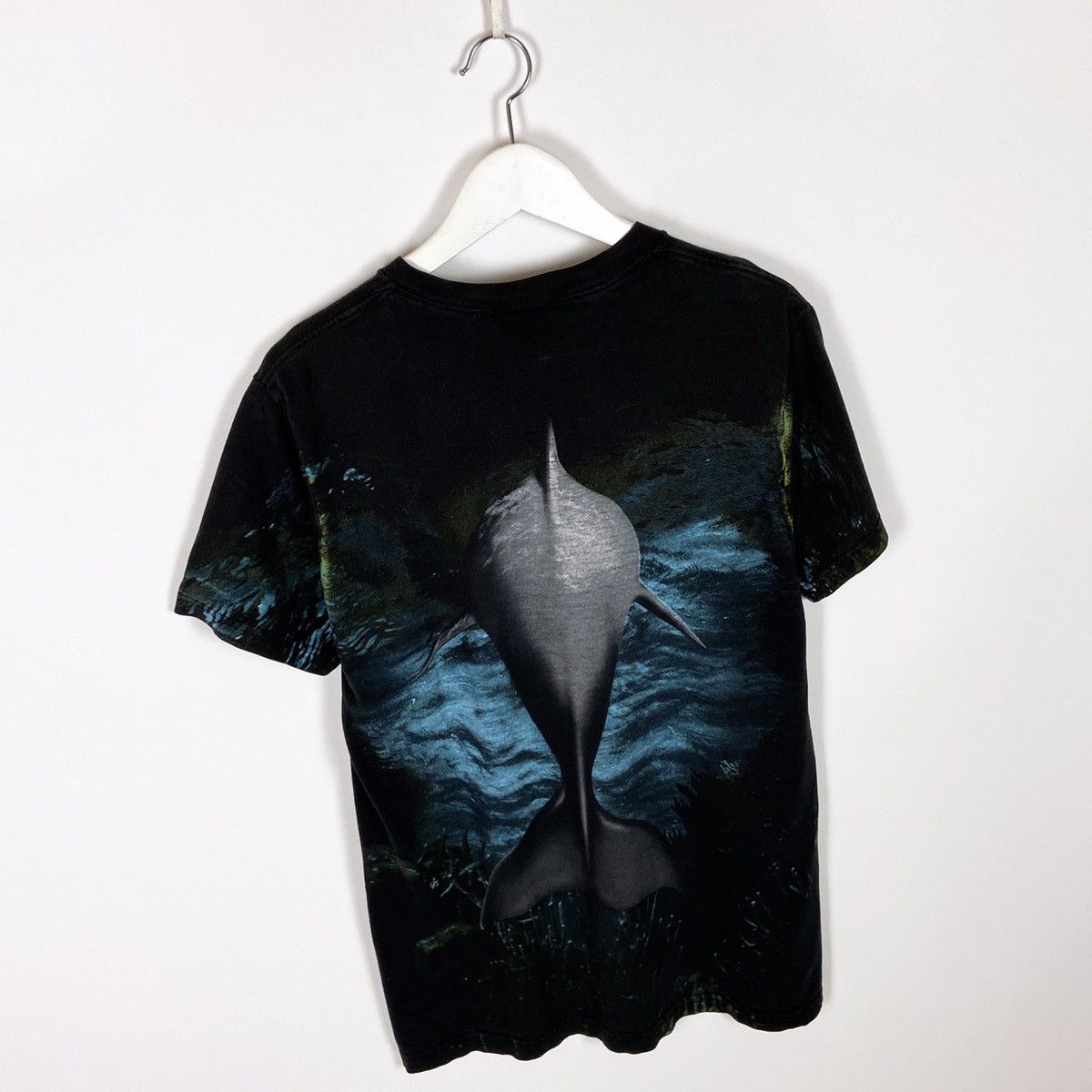 Vintage Vintage 90s Dolphins Animal tee Radical nature Alloverprint Size US M / EU 48-50 / 2 - 2 Thumbnail