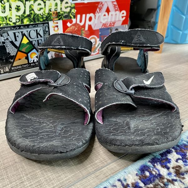 Nike store sandals 90s