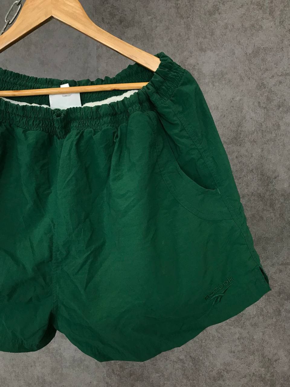 Reebok Reebok vintage streetwear nylon shorts Size US 38 / EU 54 - 2 Thumbnail
