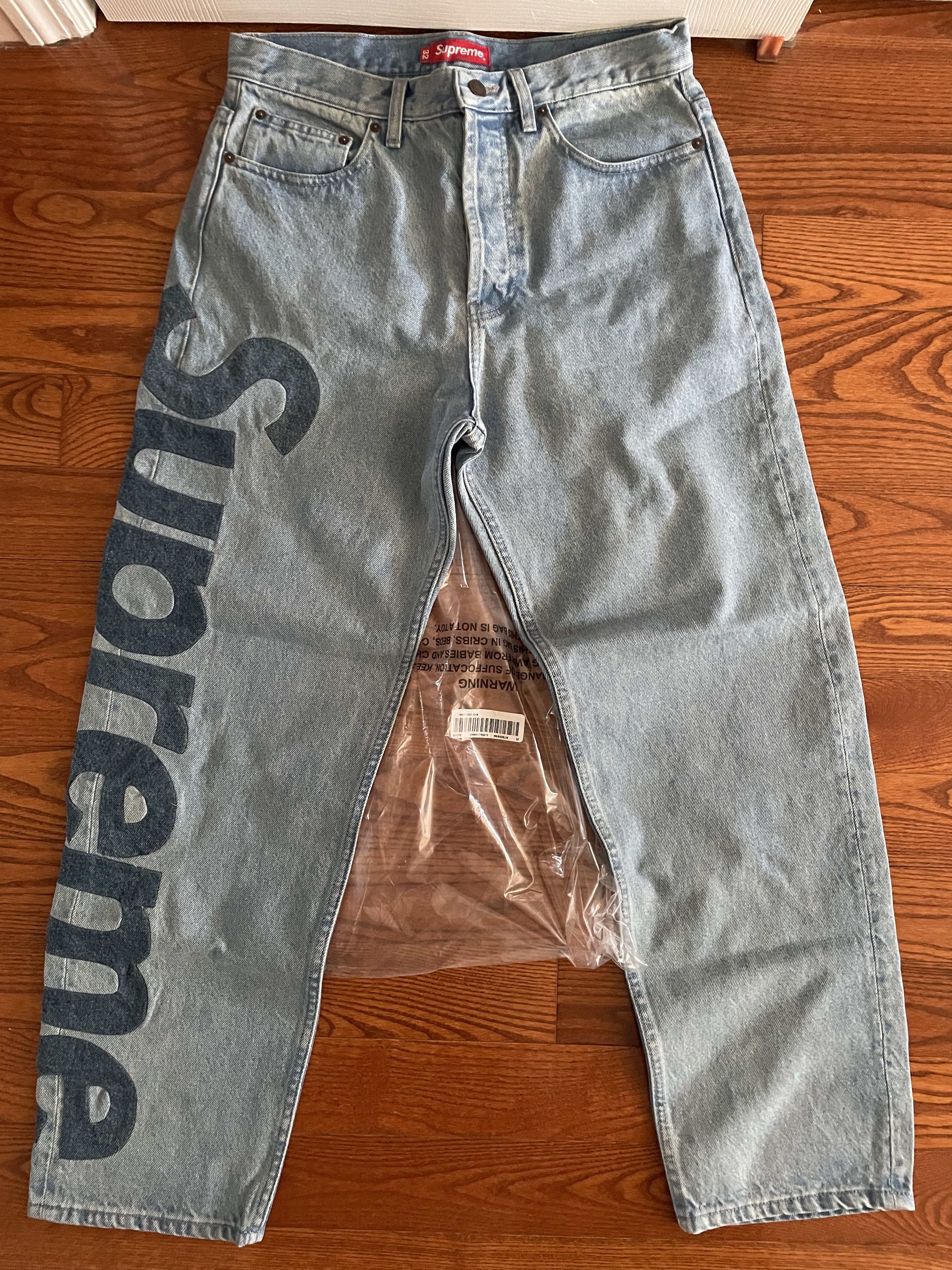 Supreme Supreme Inset Logo Jean Washed Blue Size 32 Denim NEW SS22