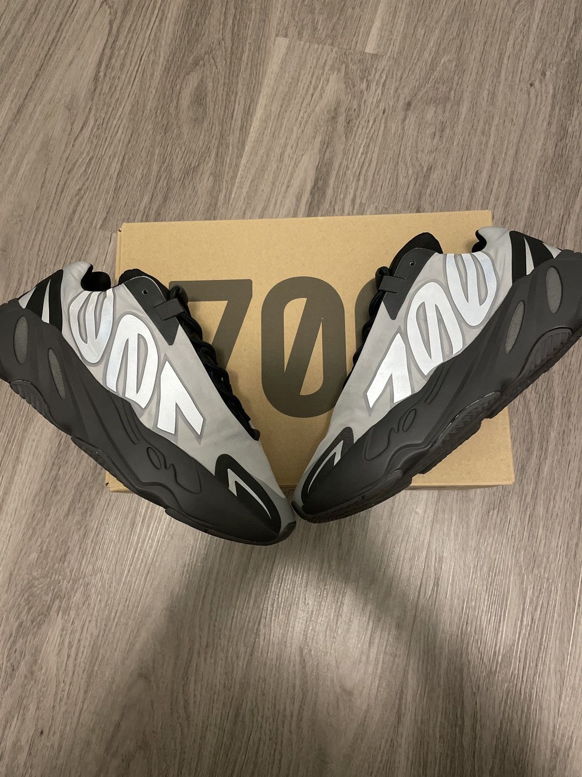 yeezy 700 metallic