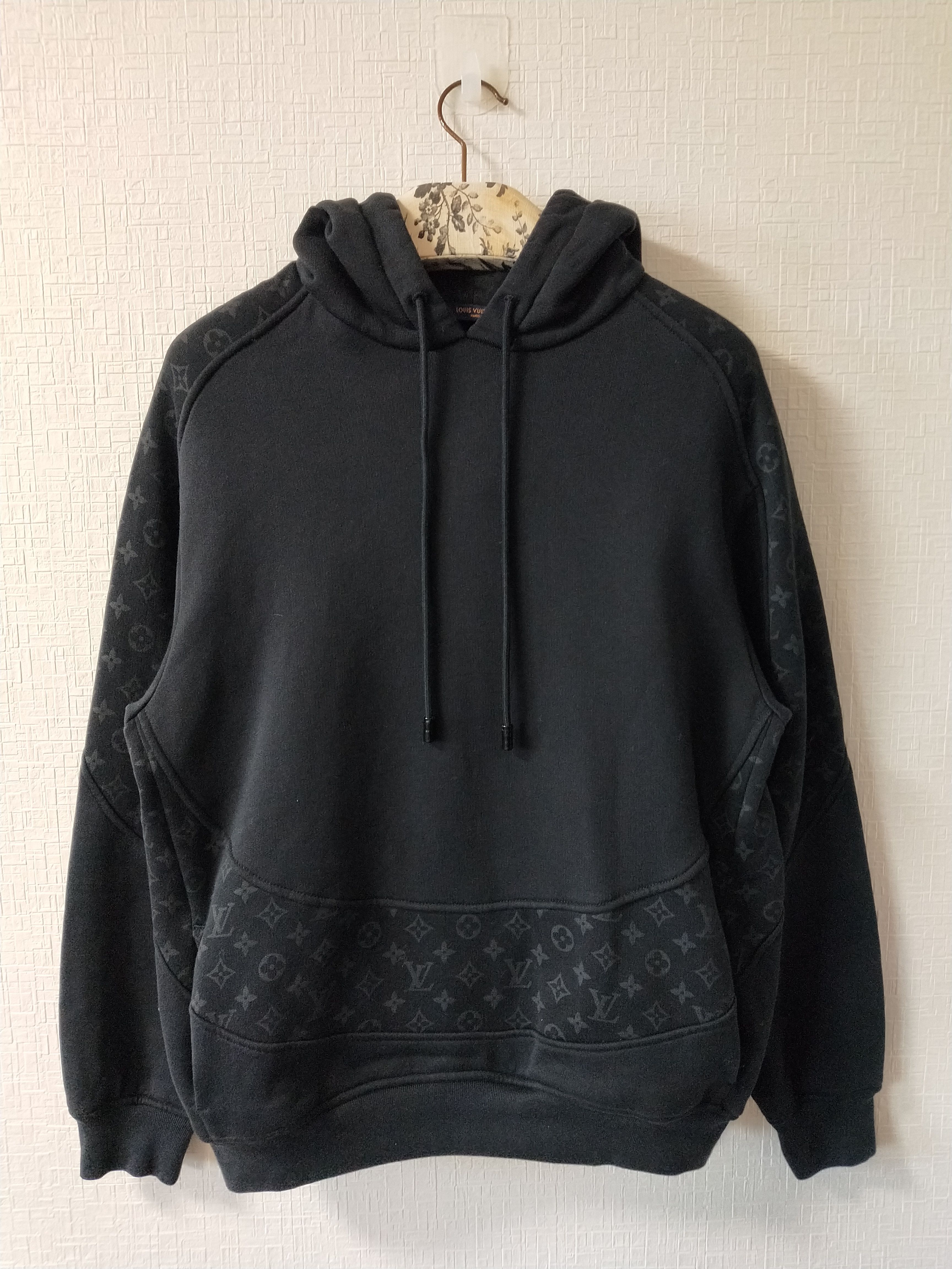 Louis Vuitton Monogram circle cut hoodie, Men's Fashion, Coats, Jackets and  Outerwear on Carousell