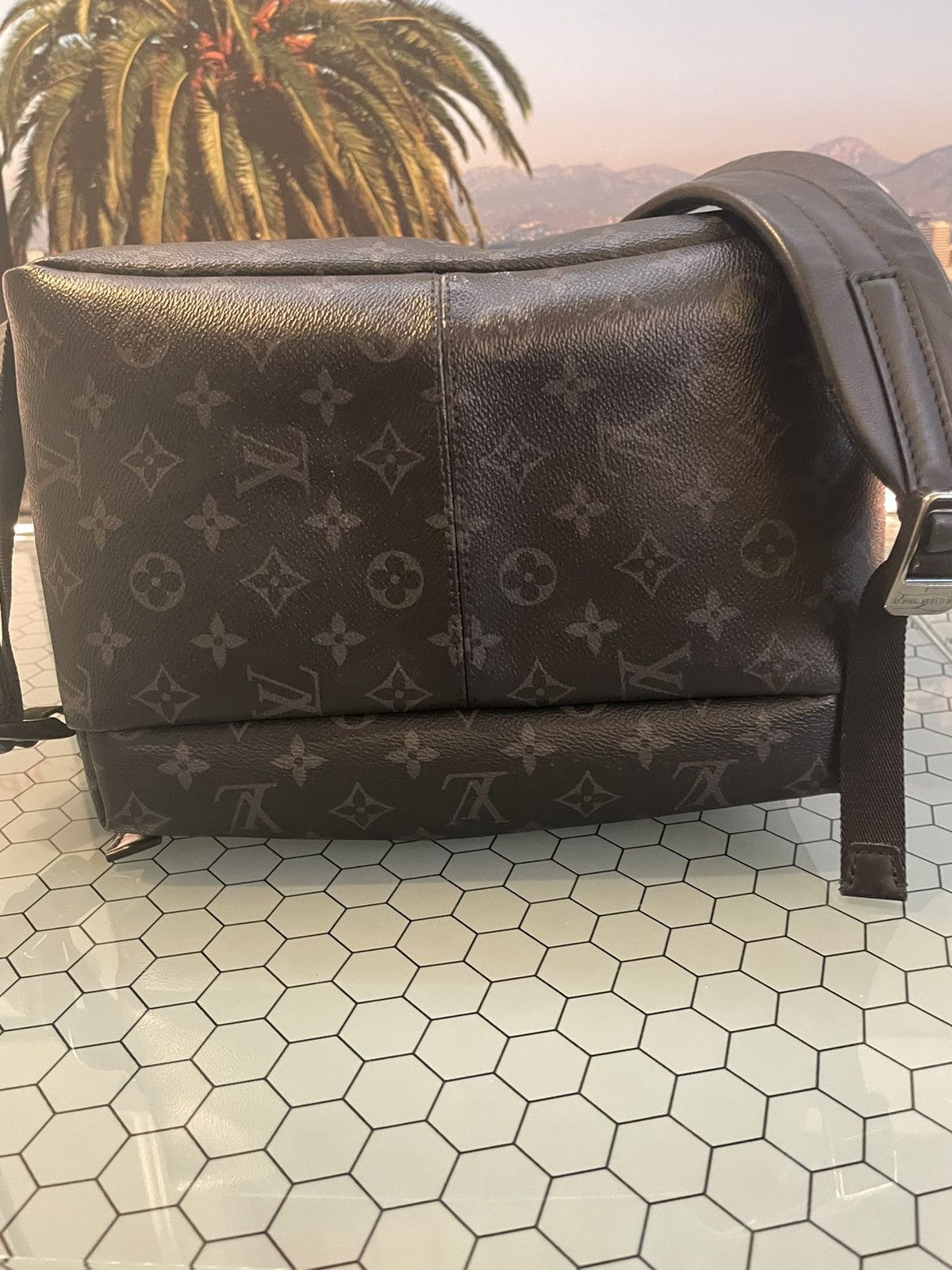 Louis Vuitton Louis Vuitton Apollo Backpack Size ONE SIZE - 9 Thumbnail