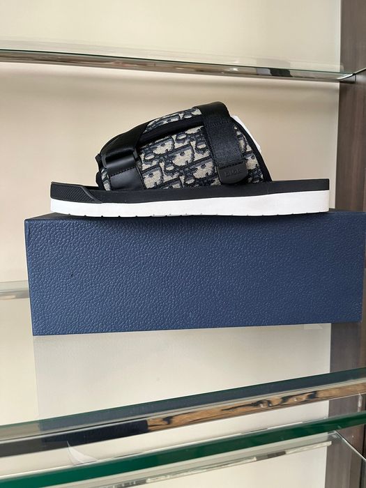 chunky sliders black