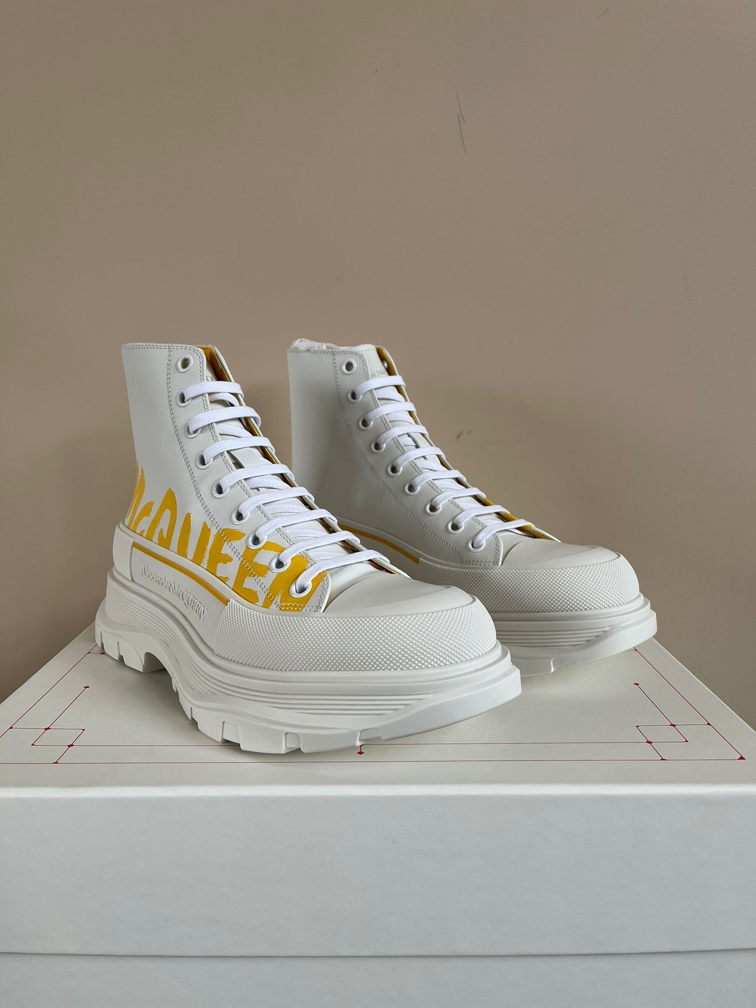 Alexander McQueen Treadslick HT Boots in Joey Nappa in White Size US 9 / EU 42 - 10 Thumbnail