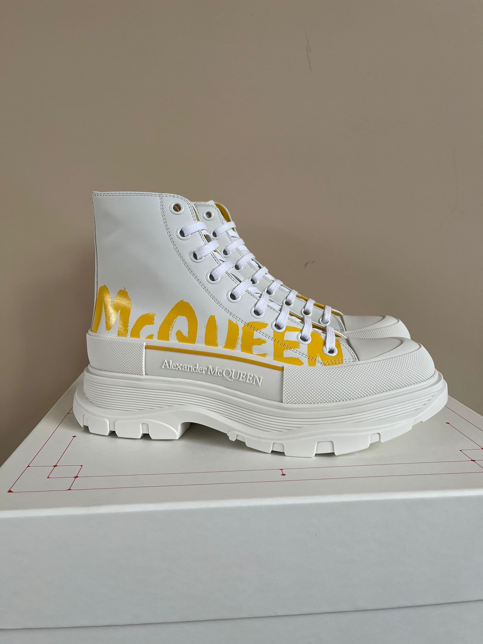 Alexander McQueen Treadslick HT Boots in Joey Nappa in White Size US 9 / EU 42 - 12 Thumbnail