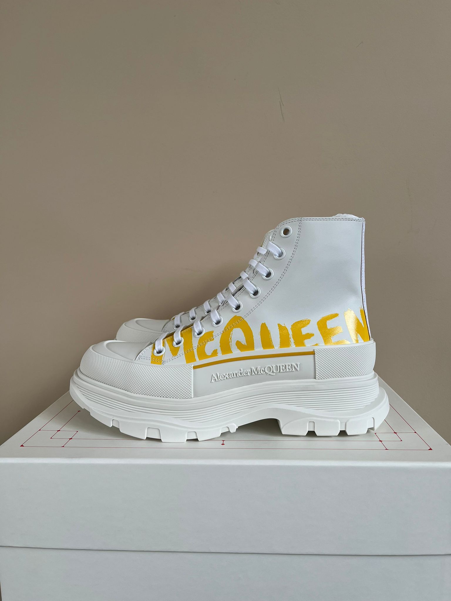 Alexander McQueen Treadslick HT Boots in Joey Nappa in White Size US 9 / EU 42 - 1 Thumbnail