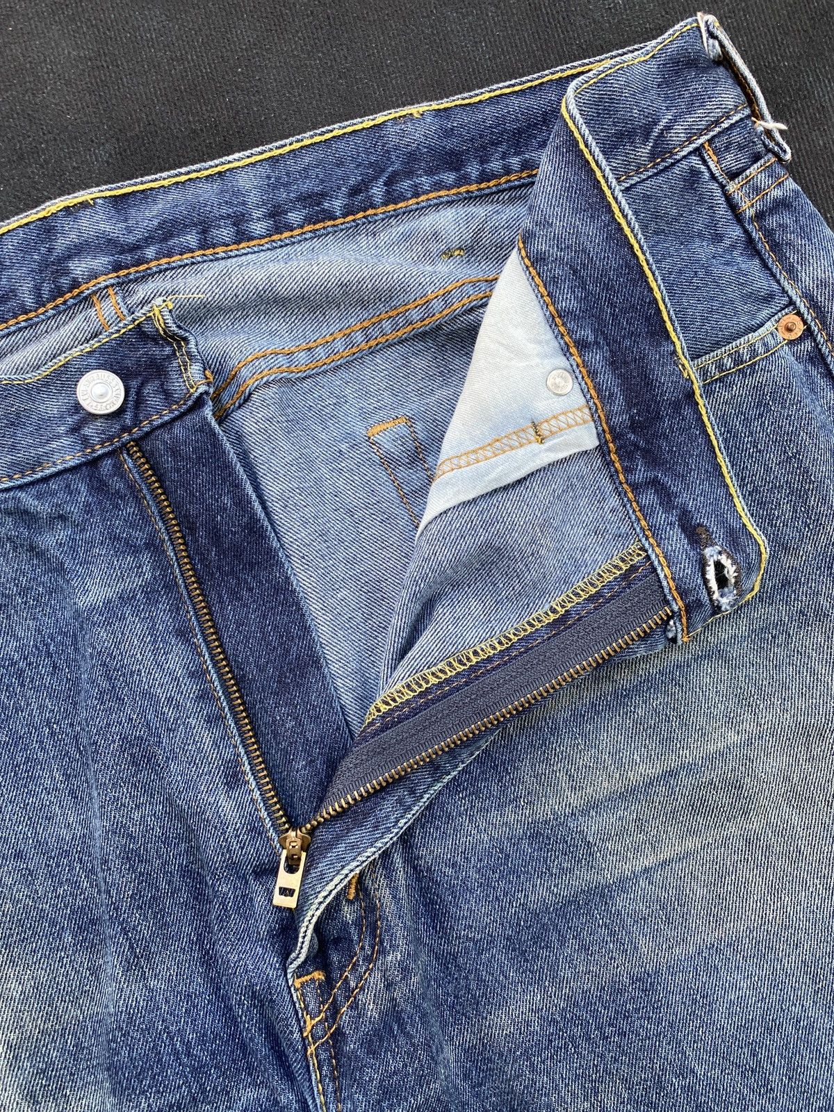 Jean × Levi's × Vintage VINTAGE LEVIS 505 BLUE WASH JEANS -J363 Size US 42 / EU 58 - 3 Thumbnail